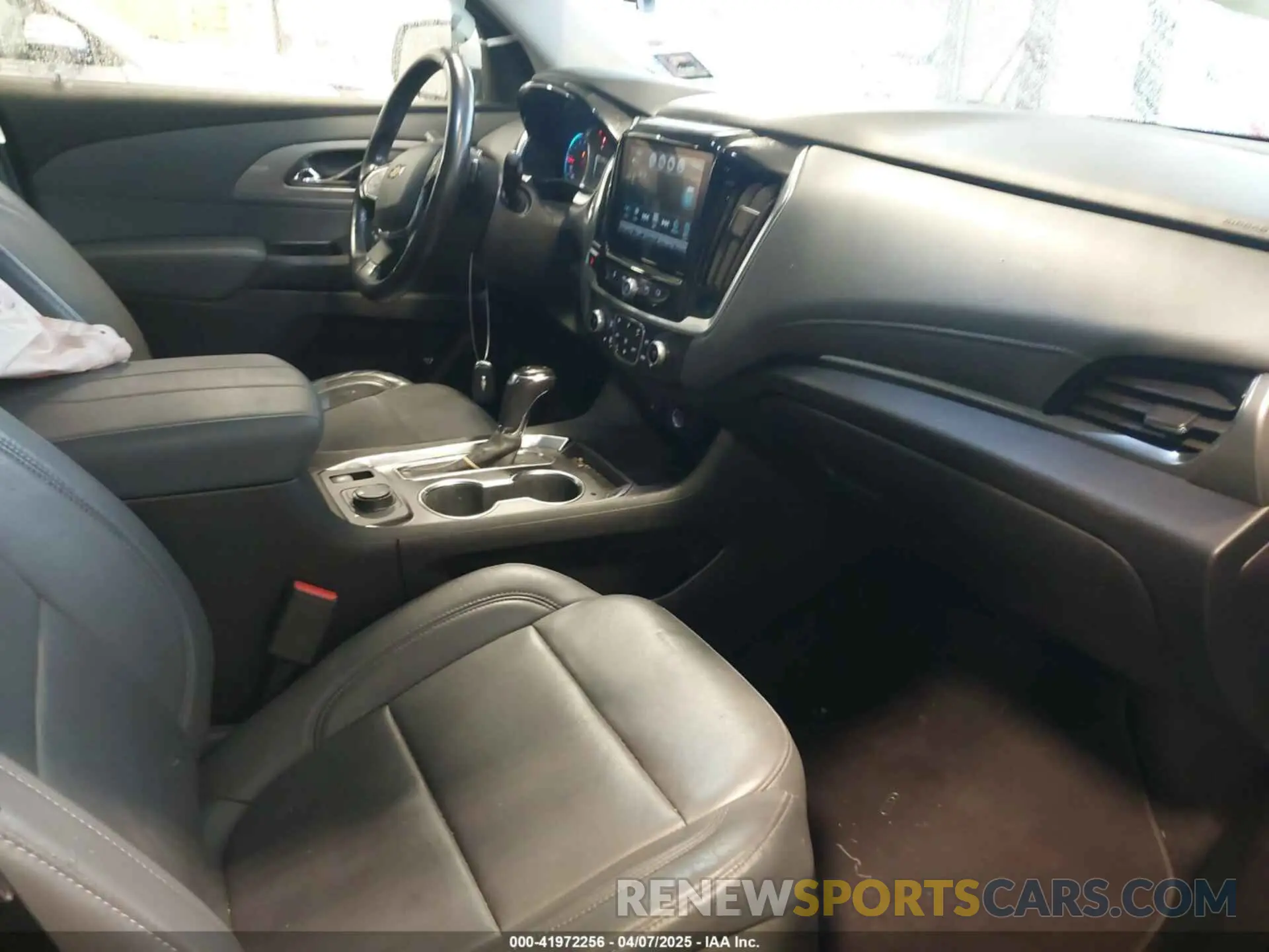 5 fotografías del automóvil dañado 1GNEVHKW2KJ208800 CHEVROLET TRAVERSE 2019