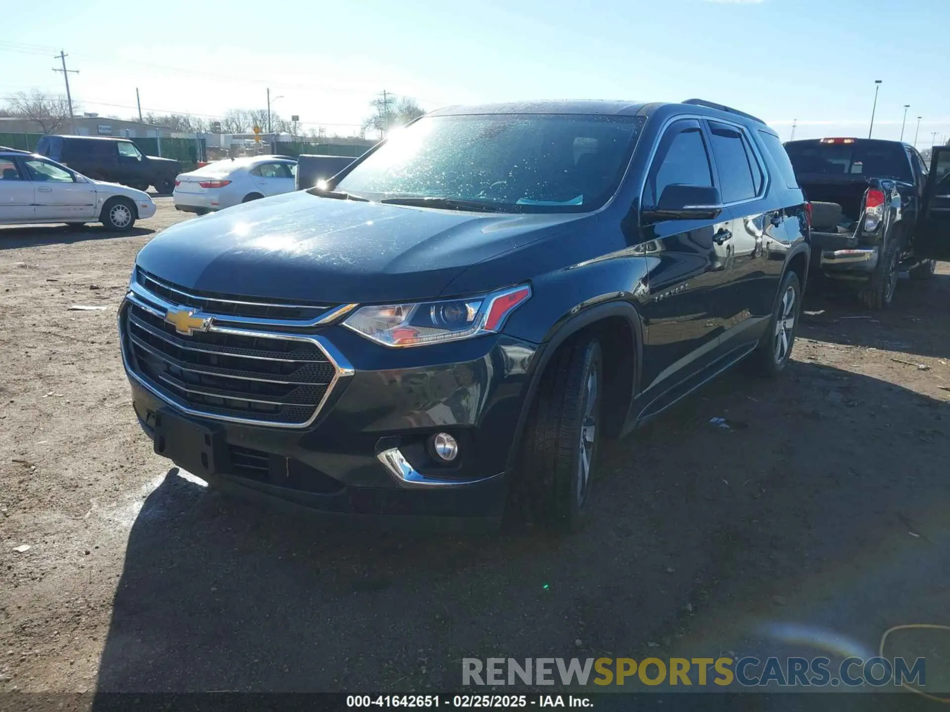 2 fotografías del automóvil dañado 1GNEVHKW3KJ185754 CHEVROLET TRAVERSE 2019