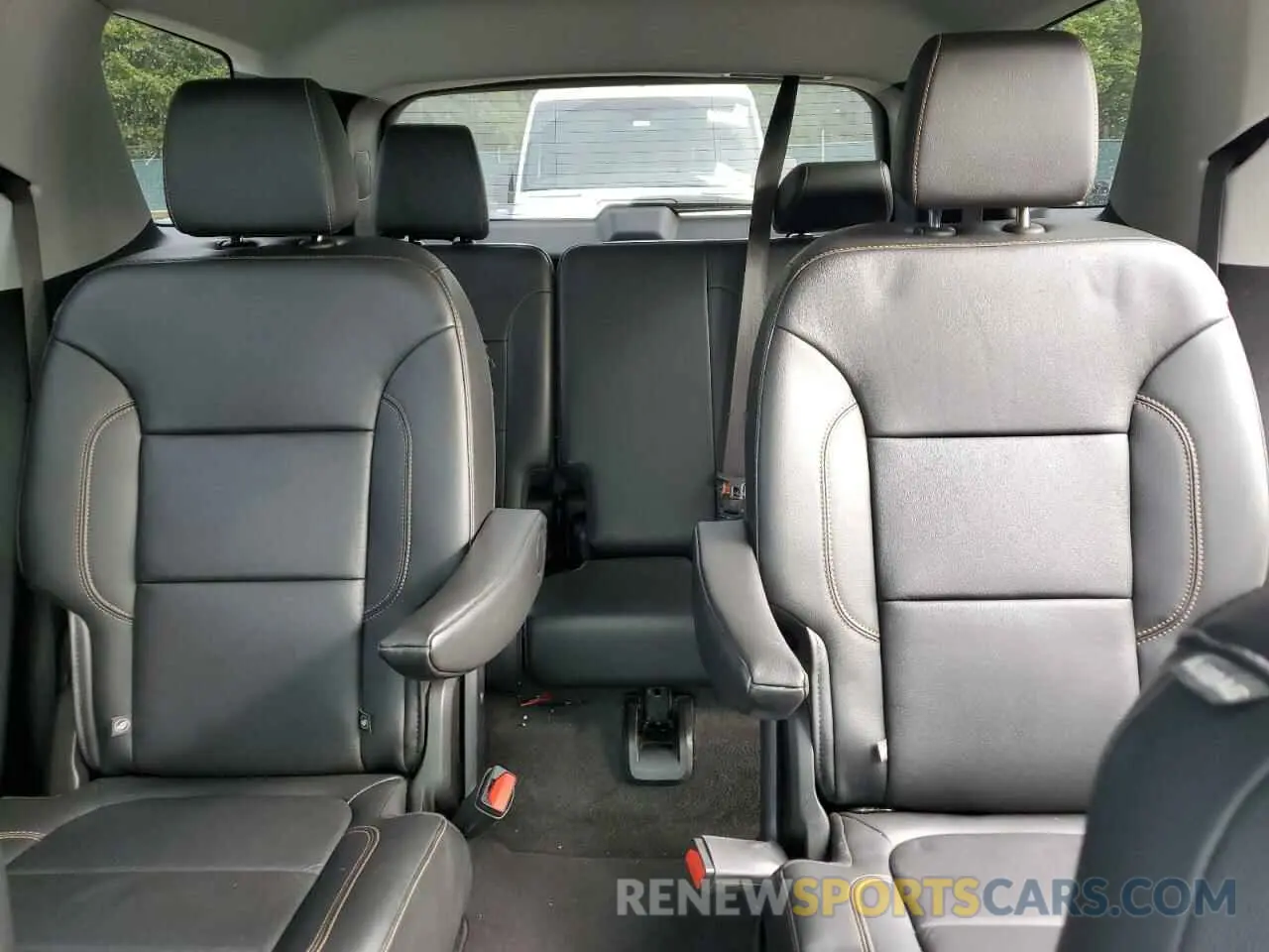 10 fotografías del automóvil dañado 1GNEVHKW5KJ297715 CHEVROLET TRAVERSE 2019