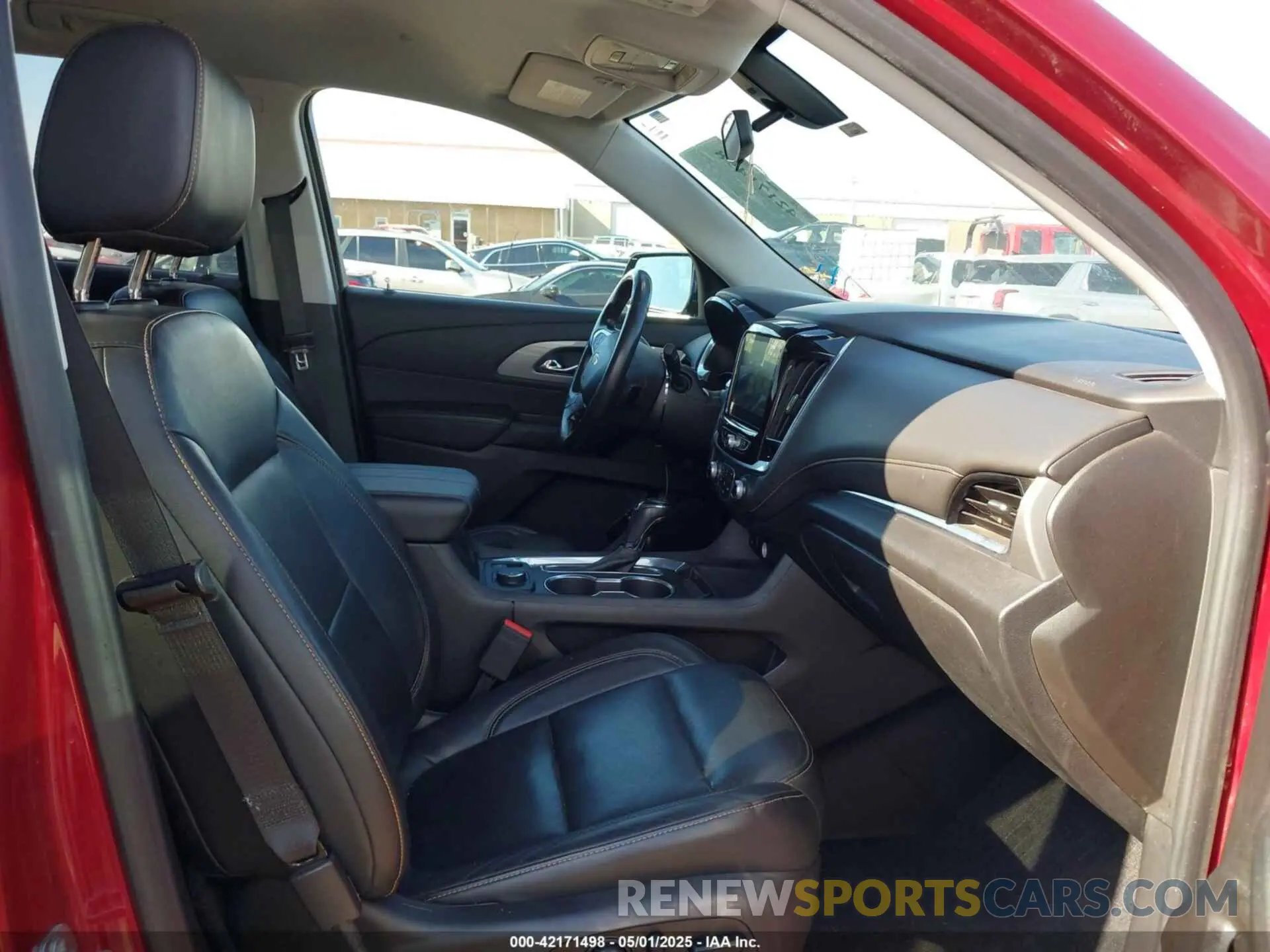5 fotografías del automóvil dañado 1GNEVHKW7KJ320203 CHEVROLET TRAVERSE 2019