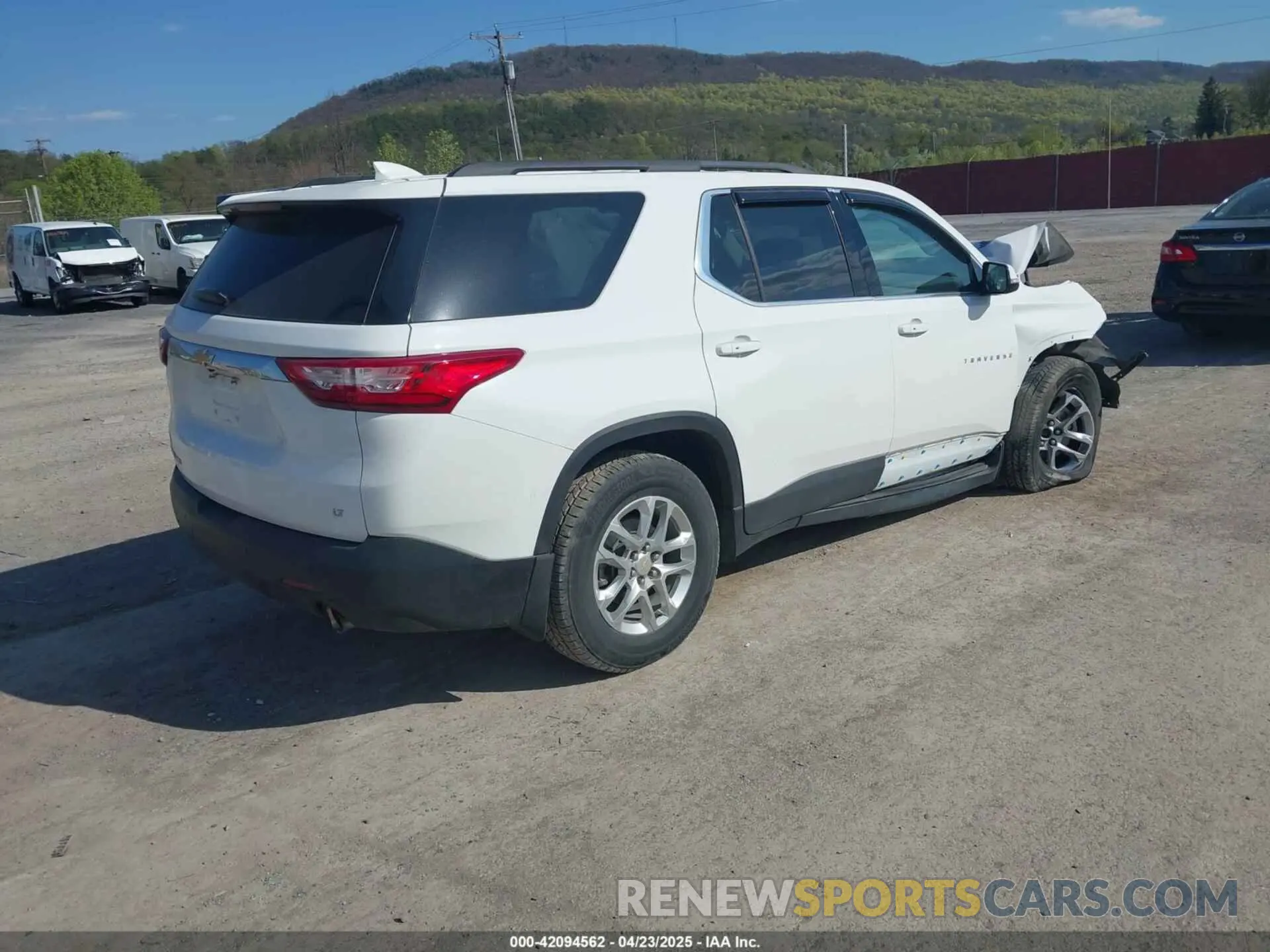 4 fotografías del automóvil dañado 1GNEVHKW8KJ197737 CHEVROLET TRAVERSE 2019
