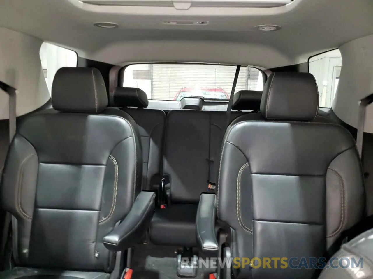 10 fotografías del automóvil dañado 1GNEVHKW8KJ215668 CHEVROLET TRAVERSE 2019