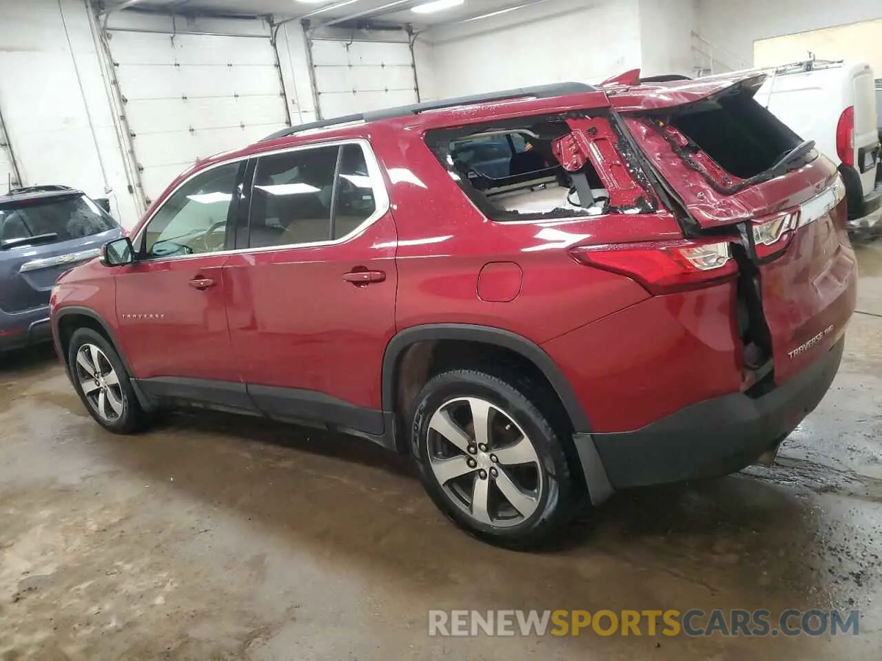 2 fotografías del automóvil dañado 1GNEVHKW9KJ128572 CHEVROLET TRAVERSE 2019