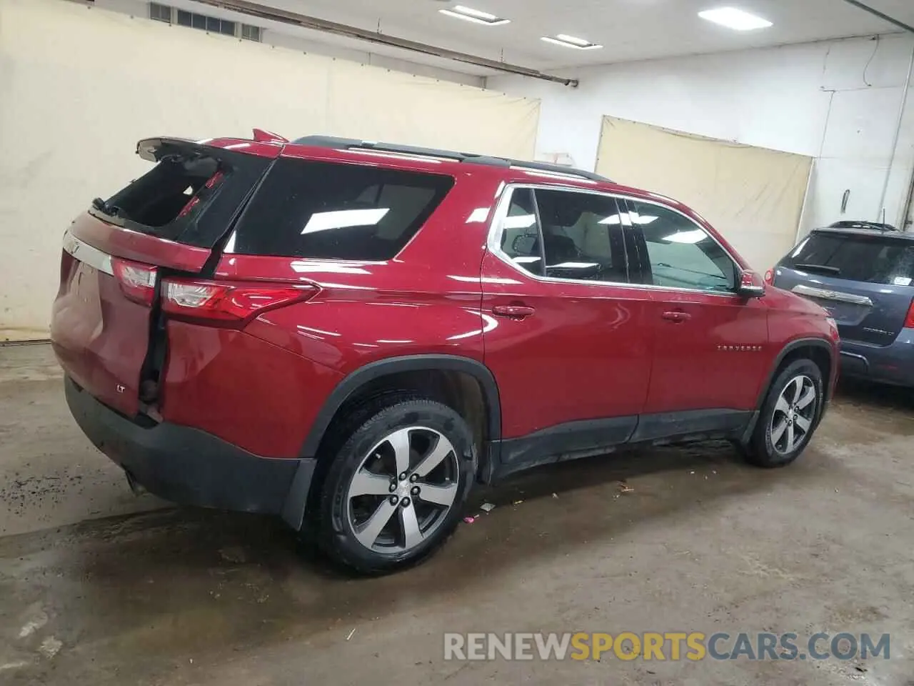 3 fotografías del automóvil dañado 1GNEVHKW9KJ128572 CHEVROLET TRAVERSE 2019