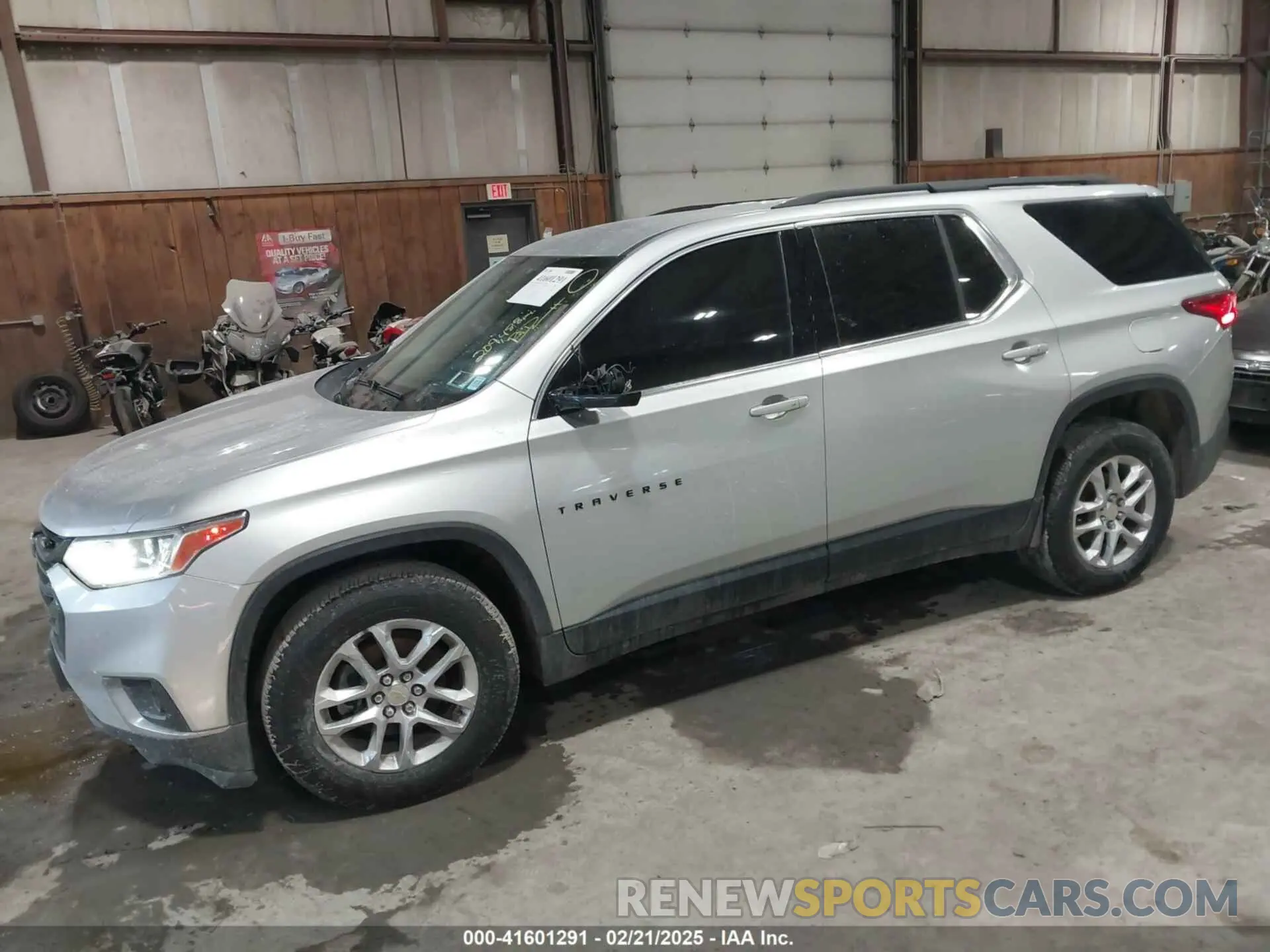 2 fotografías del automóvil dañado 1GNEVHKW9KJ174998 CHEVROLET TRAVERSE 2019