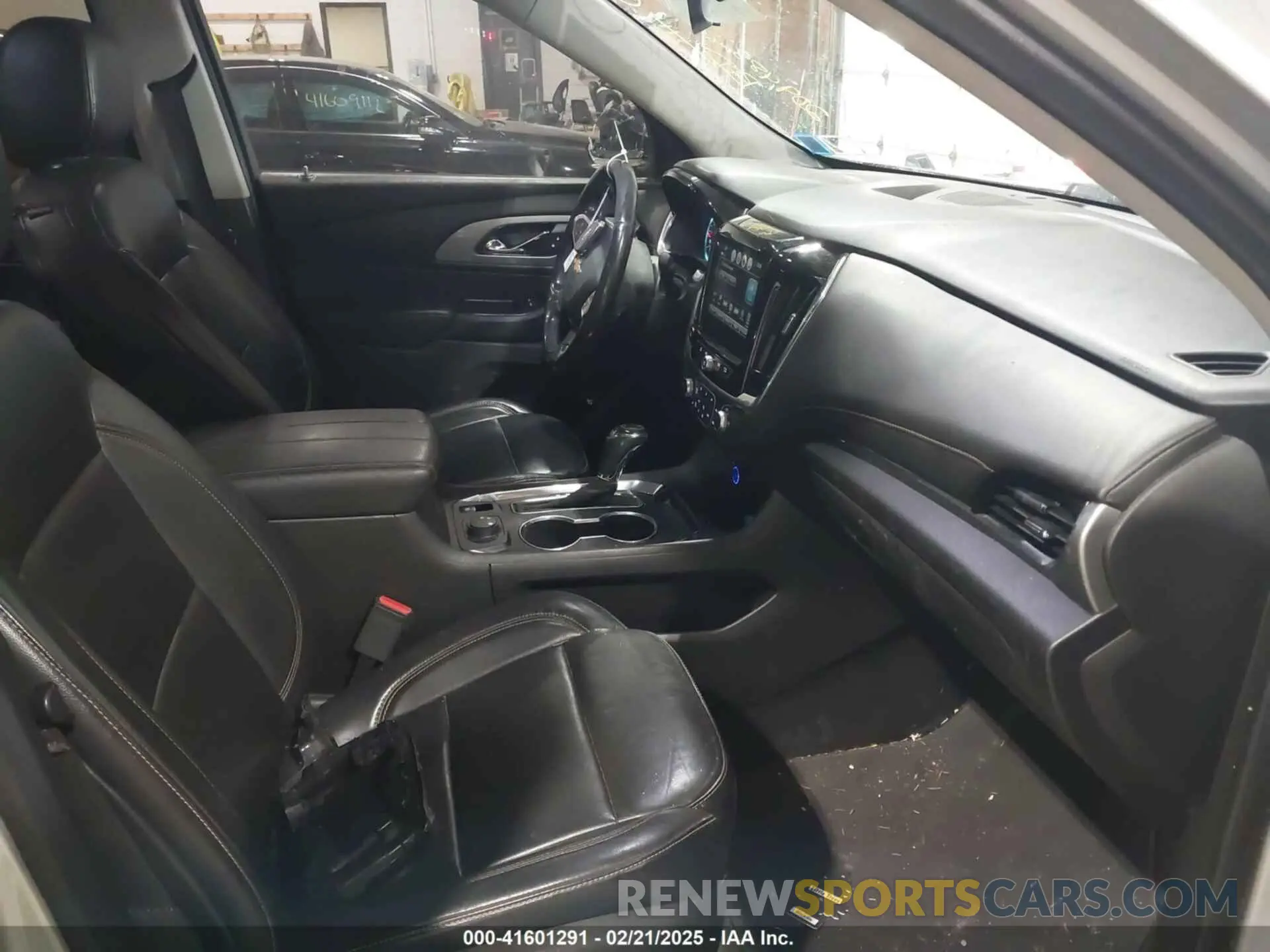 5 fotografías del automóvil dañado 1GNEVHKW9KJ174998 CHEVROLET TRAVERSE 2019