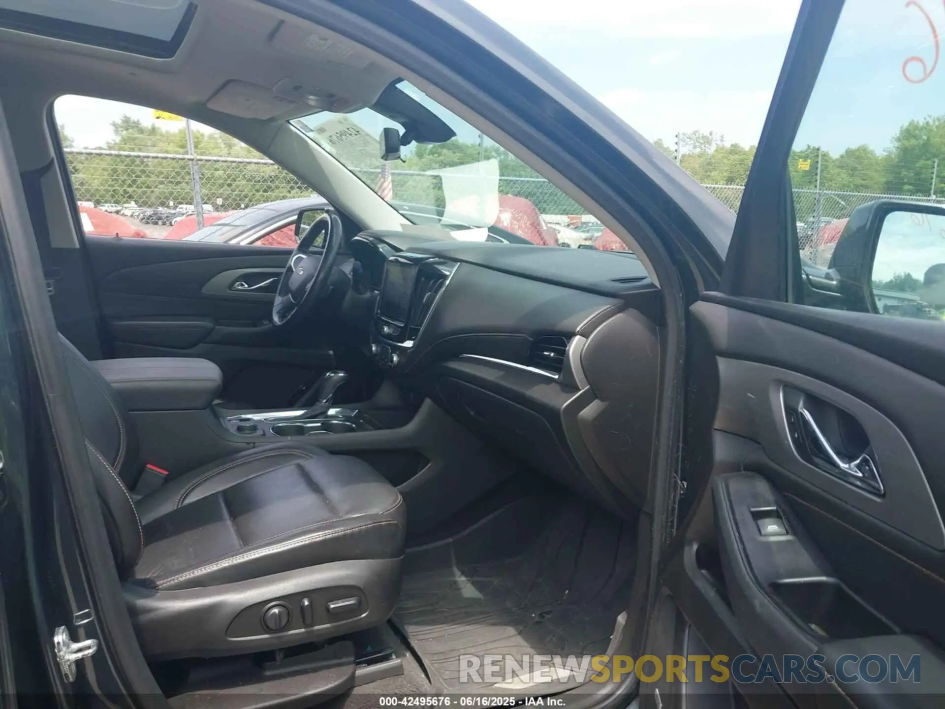 5 fotografías del automóvil dañado 1GNEVJKW1KJ128749 CHEVROLET TRAVERSE 2019