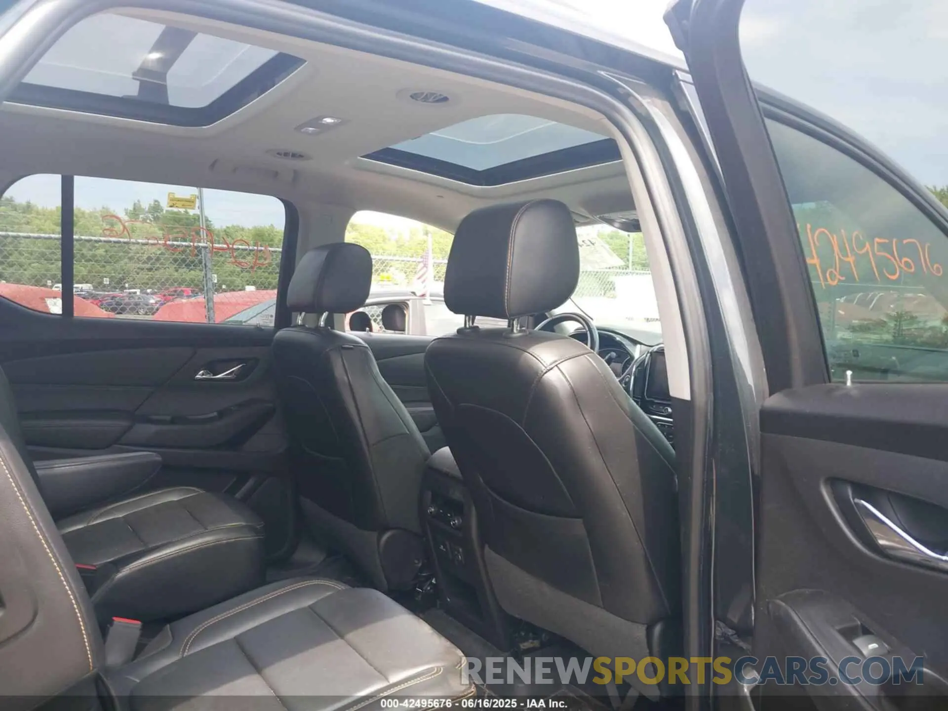 8 fotografías del automóvil dañado 1GNEVJKW1KJ128749 CHEVROLET TRAVERSE 2019