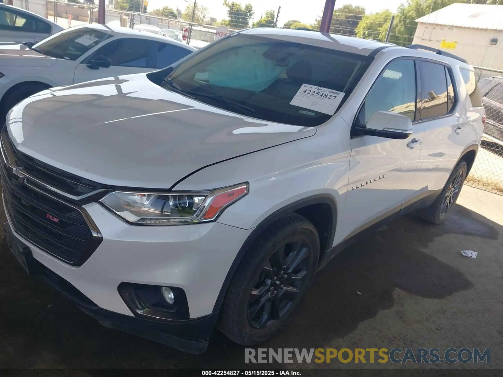 2 fotografías del automóvil dañado 1GNEVJKW9KJ238366 CHEVROLET TRAVERSE 2019