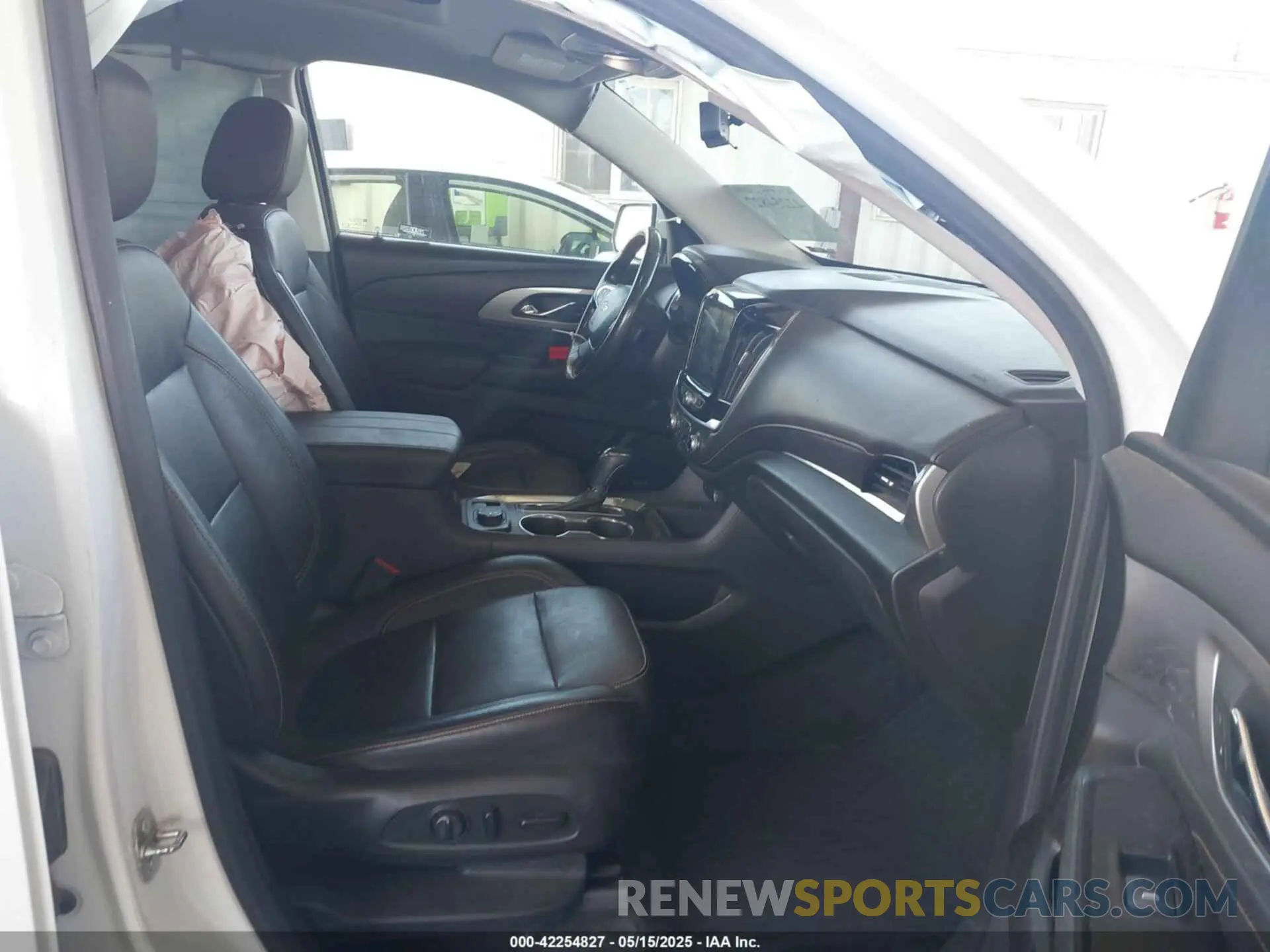 5 fotografías del automóvil dañado 1GNEVJKW9KJ238366 CHEVROLET TRAVERSE 2019