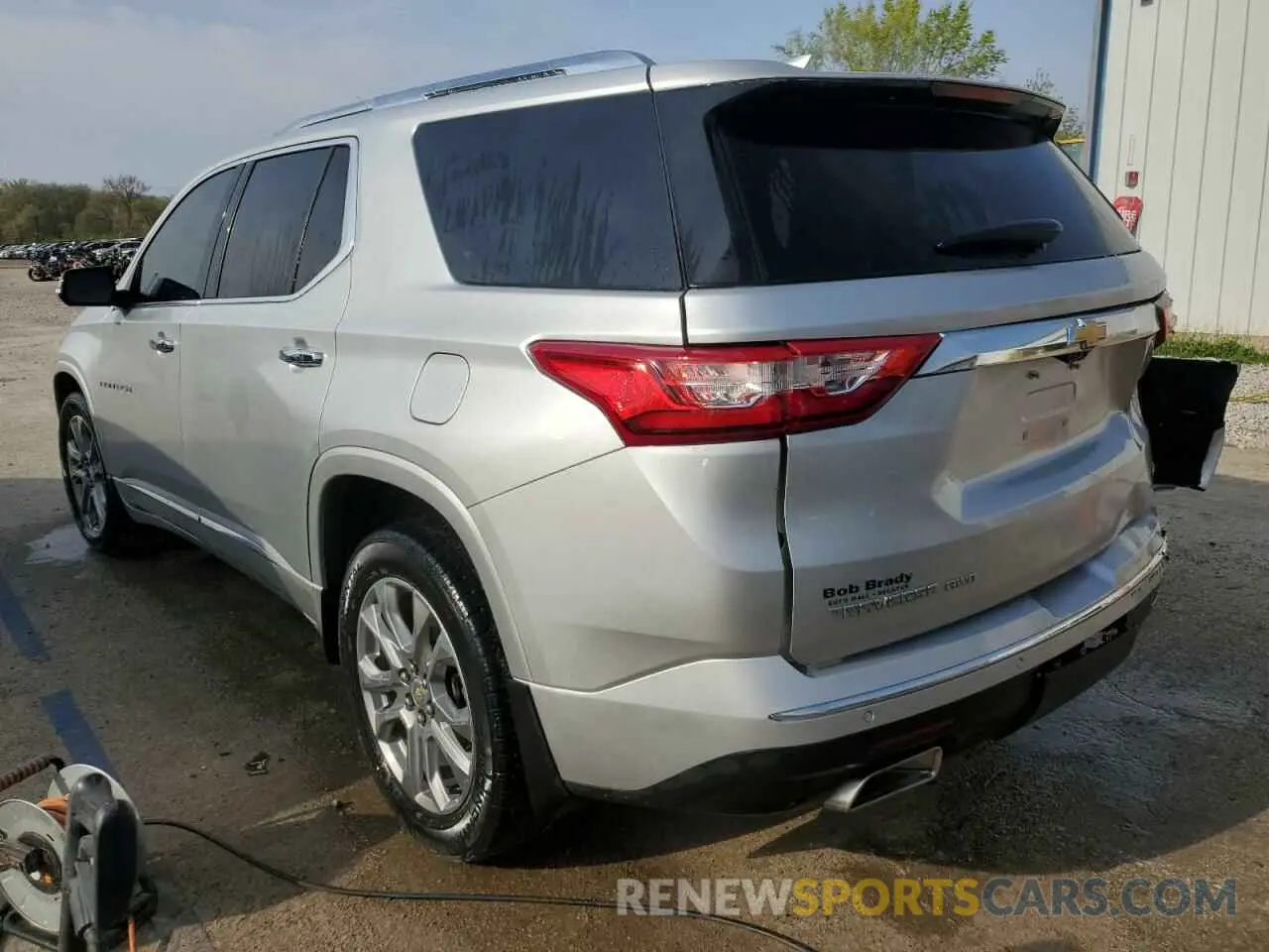 2 fotografías del automóvil dañado 1GNEVKKW4KJ215969 CHEVROLET TRAVERSE 2019