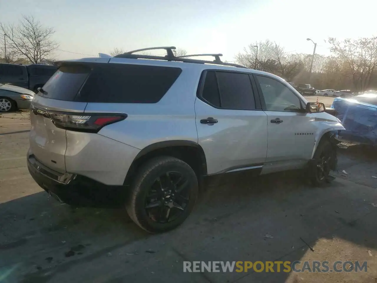 3 fotografías del automóvil dañado 1GNEVKKW4KJ224624 CHEVROLET TRAVERSE 2019
