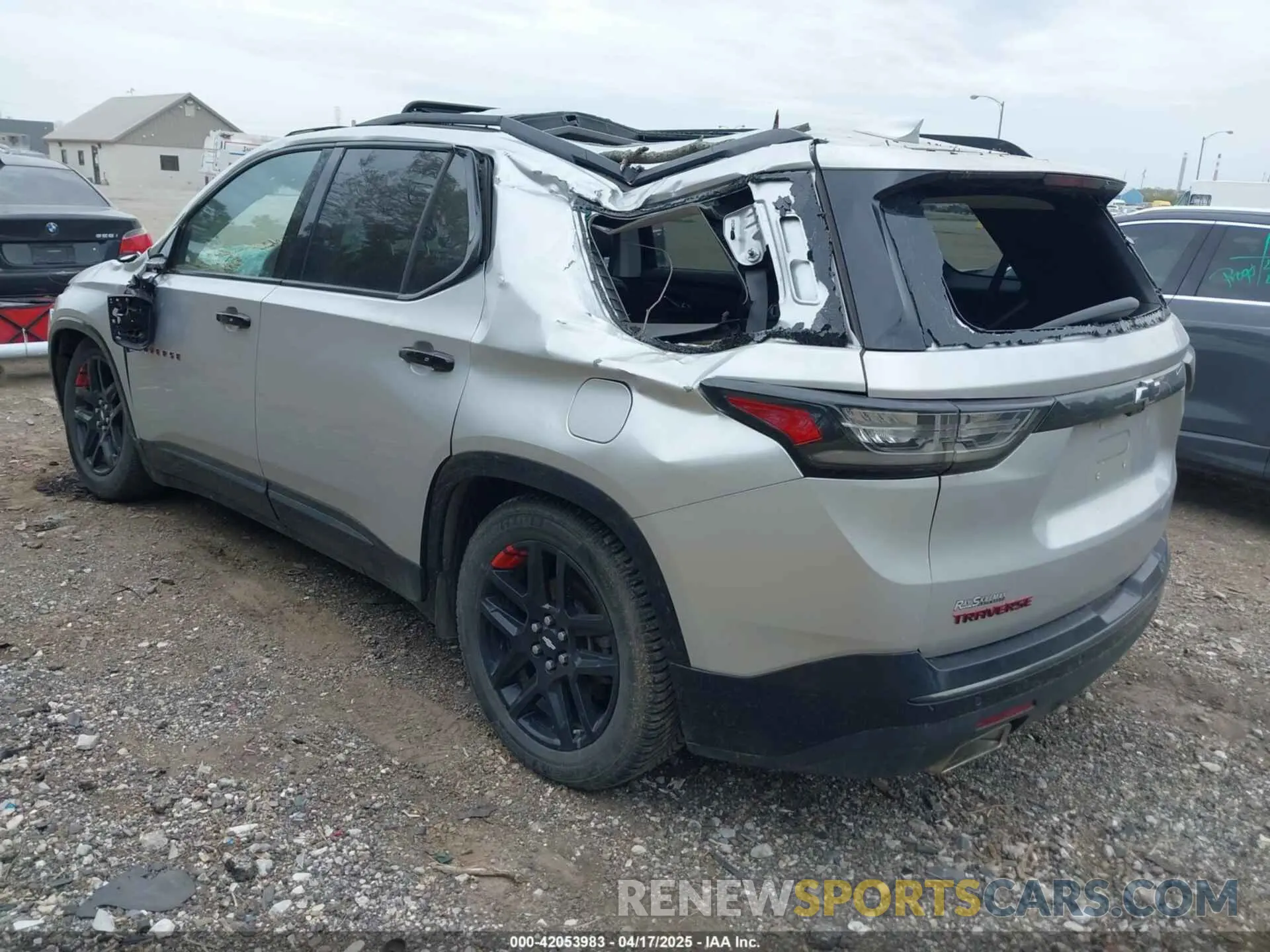 3 fotografías del automóvil dañado 1GNEVKKW9KJ140878 CHEVROLET TRAVERSE 2019