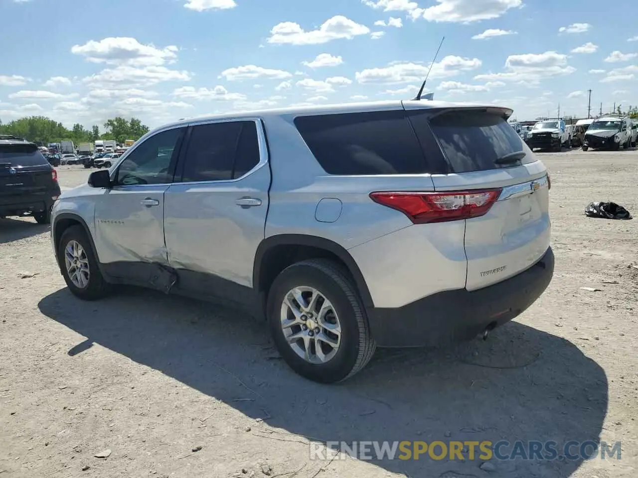 2 fotografías del automóvil dañado 1GNEVLKW3KJ109390 CHEVROLET TRAVERSE 2019