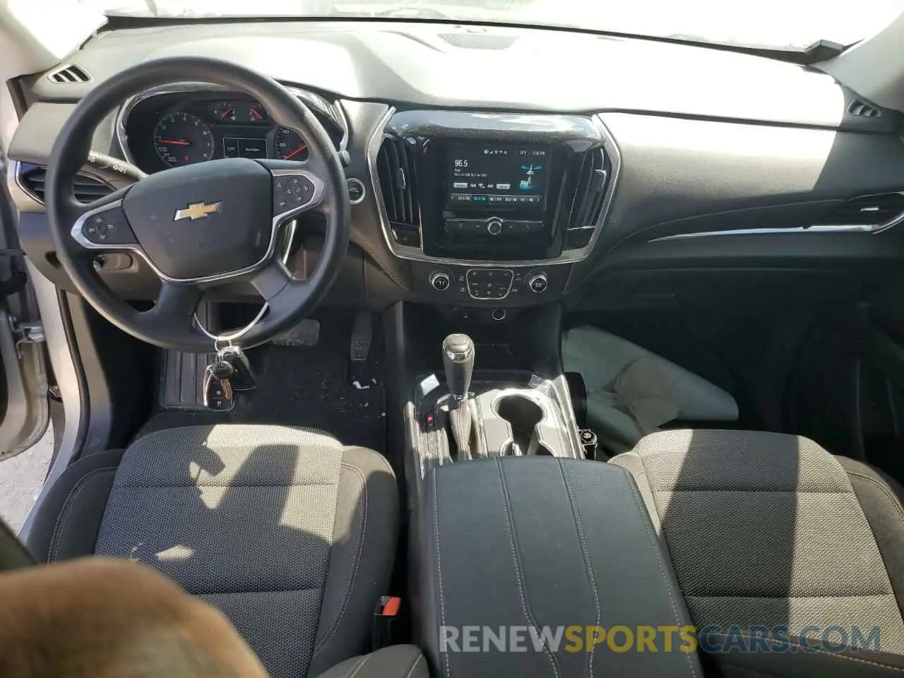 8 fotografías del automóvil dañado 1GNEVLKW3KJ109390 CHEVROLET TRAVERSE 2019