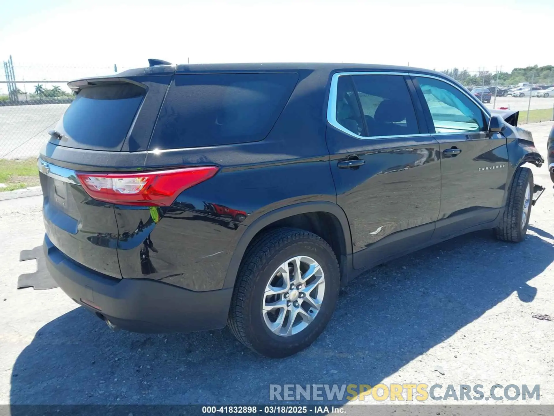 4 fotografías del automóvil dañado 1GNERFKW1LJ192566 CHEVROLET TRAVERSE 2020