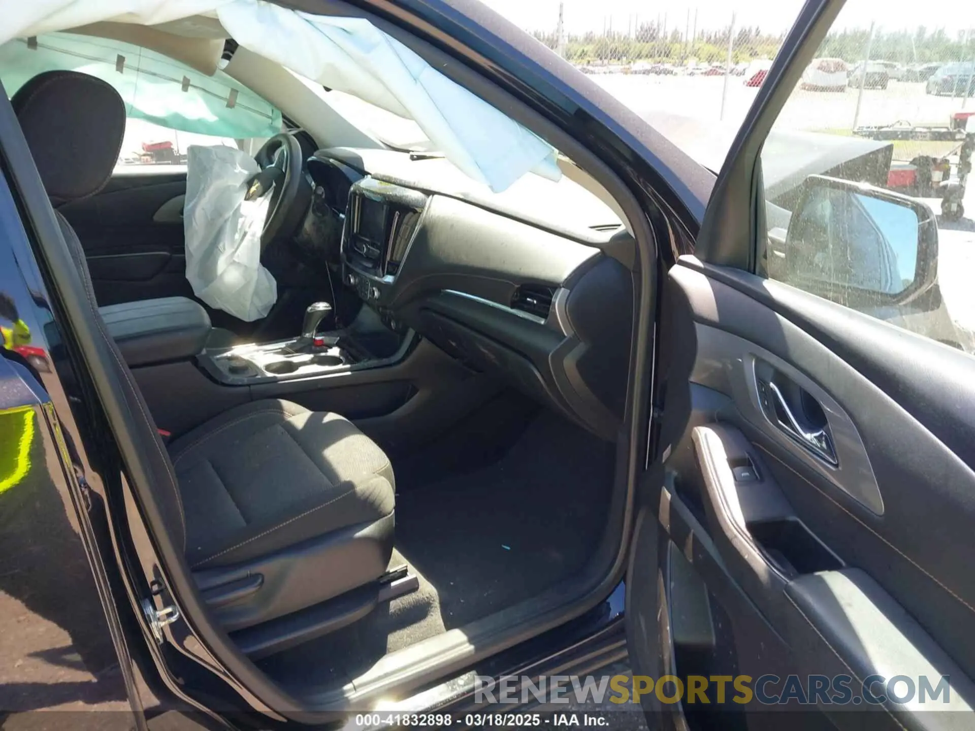 5 fotografías del automóvil dañado 1GNERFKW1LJ192566 CHEVROLET TRAVERSE 2020