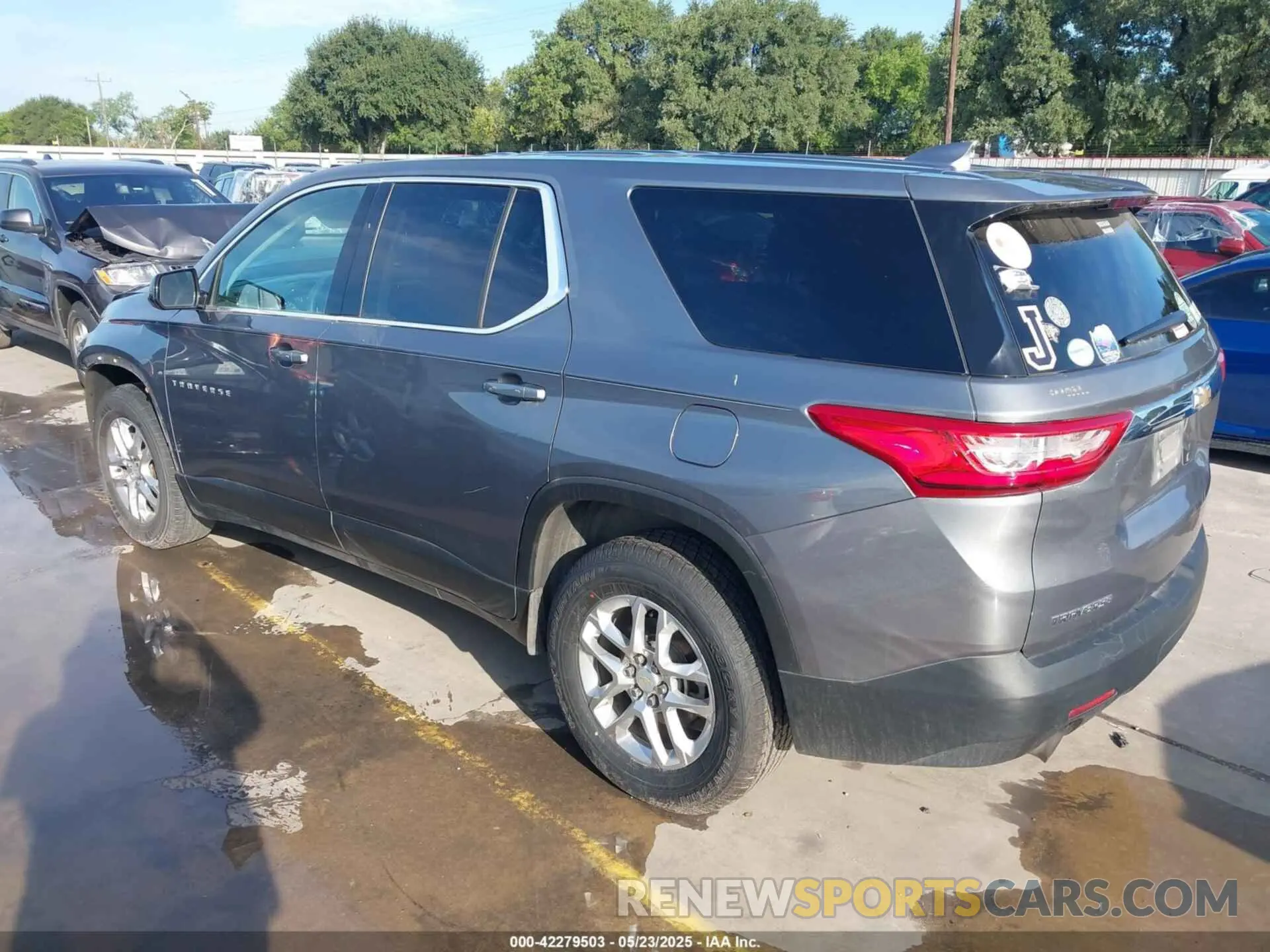 3 fotografías del automóvil dañado 1GNERFKW8LJ143123 CHEVROLET TRAVERSE 2020