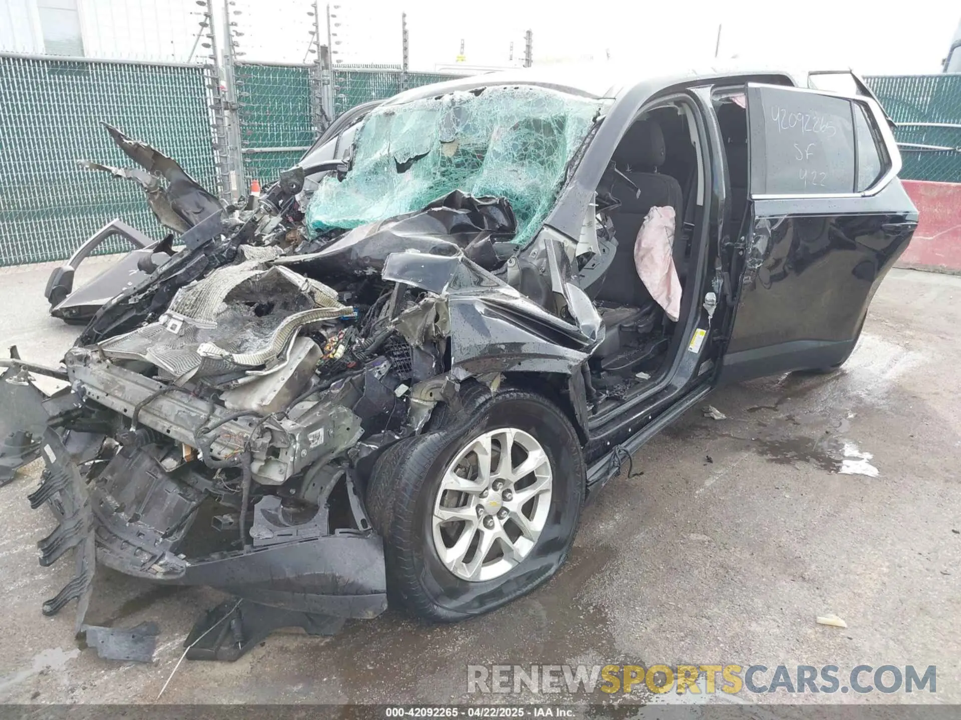 2 fotografías del automóvil dañado 1GNERFKW8LJ171200 CHEVROLET TRAVERSE 2020