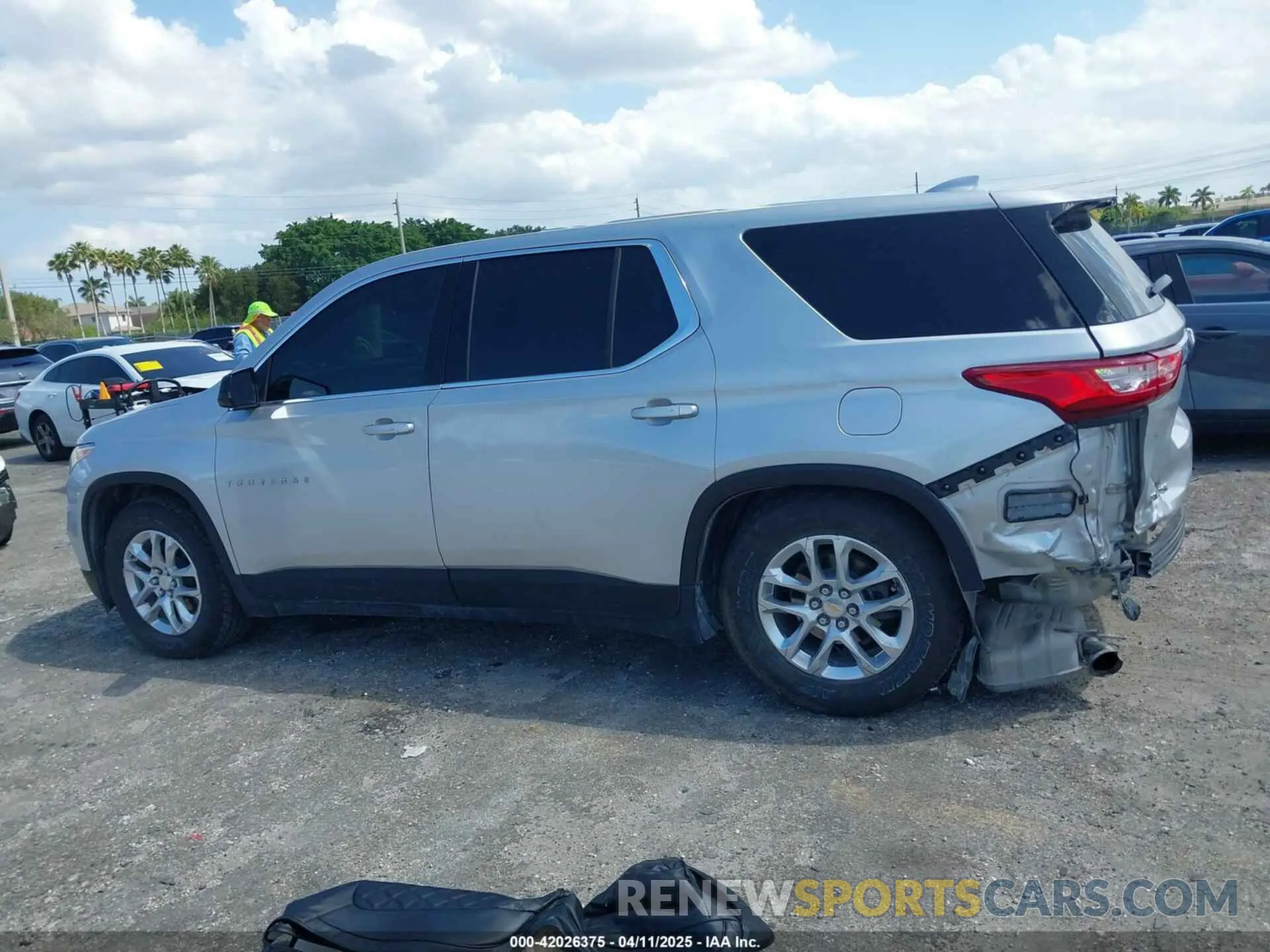 14 fotografías del automóvil dañado 1GNERFKW9LJ167575 CHEVROLET TRAVERSE 2020