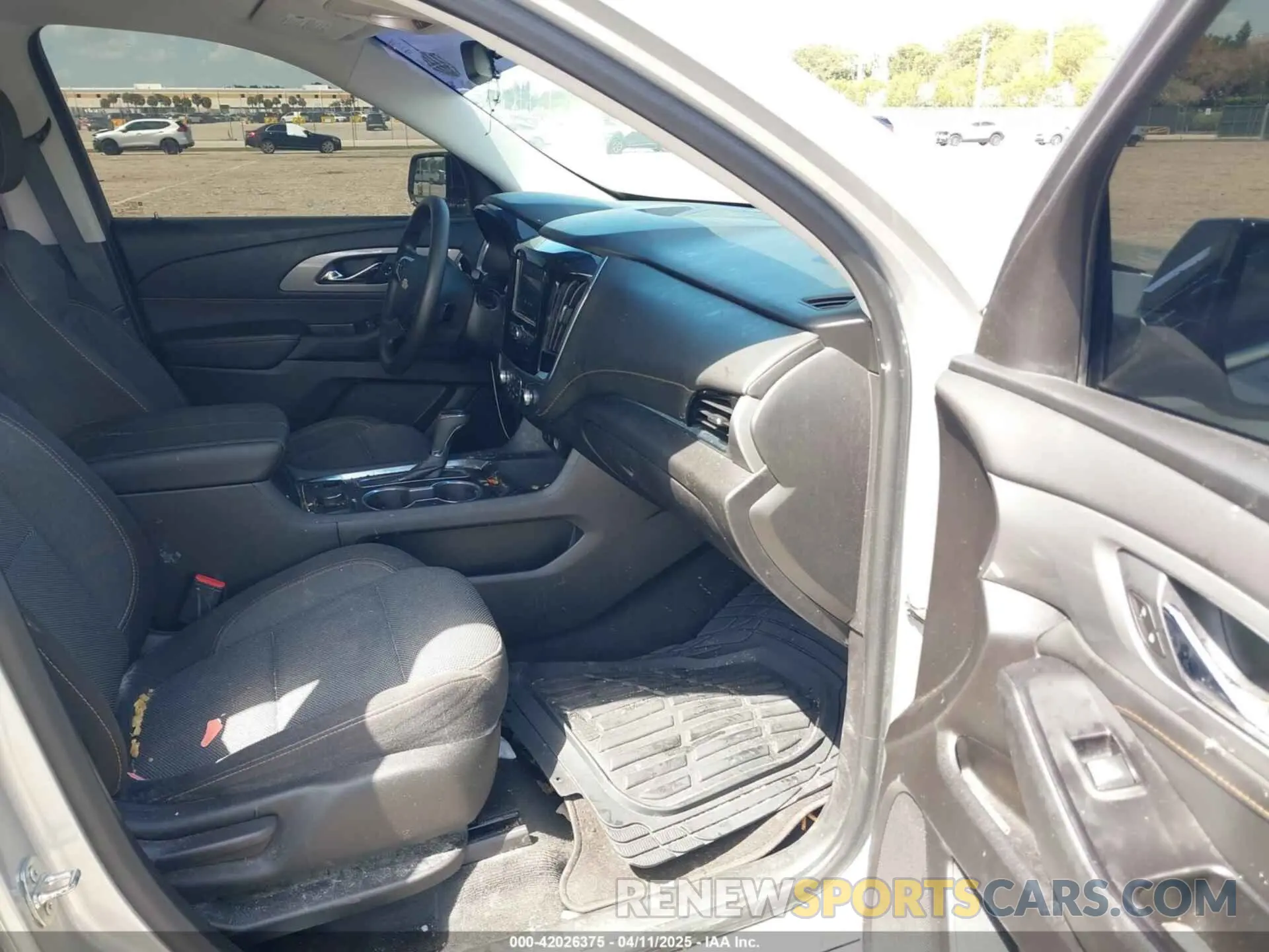5 fotografías del automóvil dañado 1GNERFKW9LJ167575 CHEVROLET TRAVERSE 2020