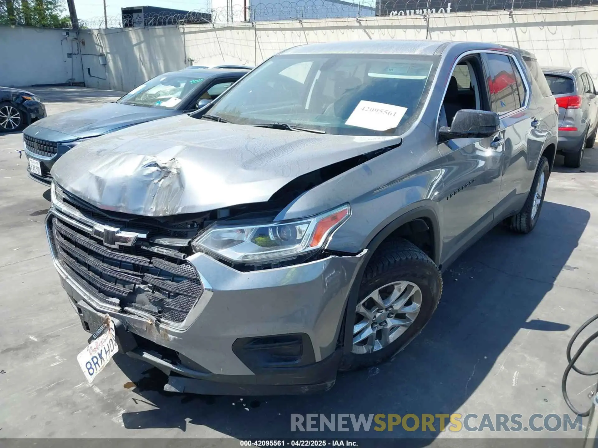 2 fotografías del automóvil dañado 1GNERFKW9LJ248110 CHEVROLET TRAVERSE 2020