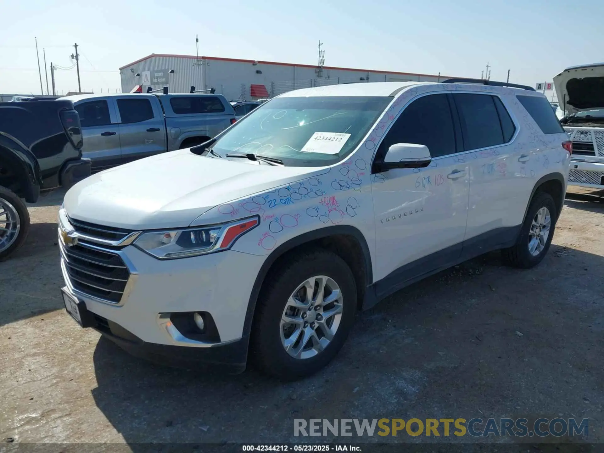 2 fotografías del automóvil dañado 1GNERGKW0LJ313013 CHEVROLET TRAVERSE 2020