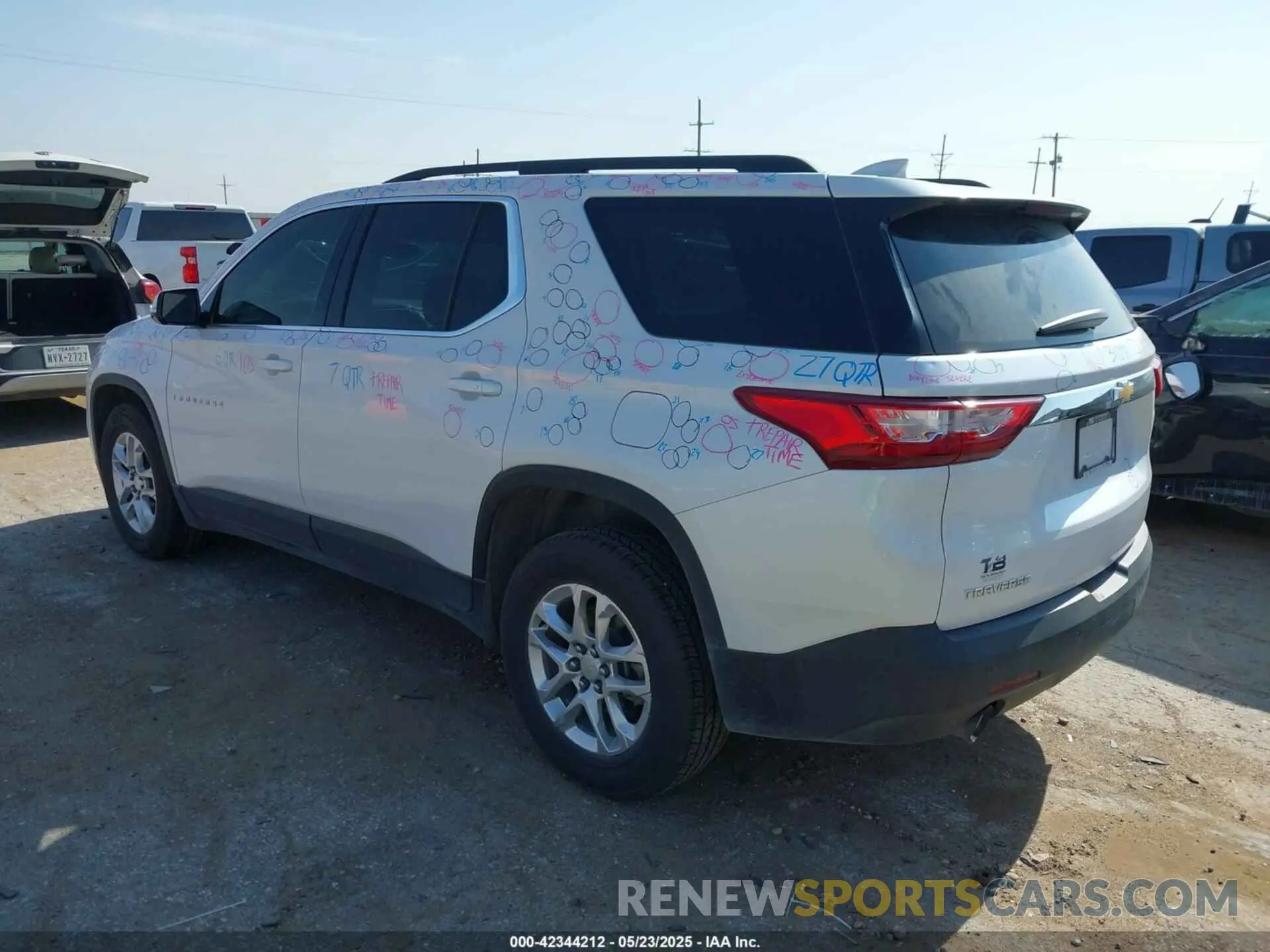 3 fotografías del automóvil dañado 1GNERGKW0LJ313013 CHEVROLET TRAVERSE 2020