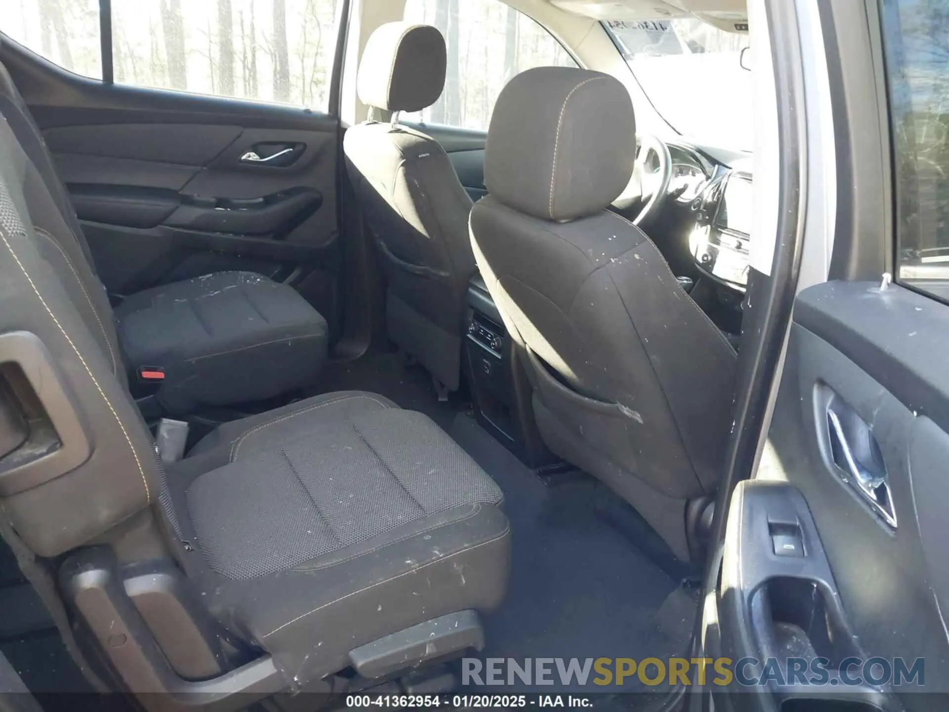 8 fotografías del automóvil dañado 1GNERGKW1LJ247460 CHEVROLET TRAVERSE 2020