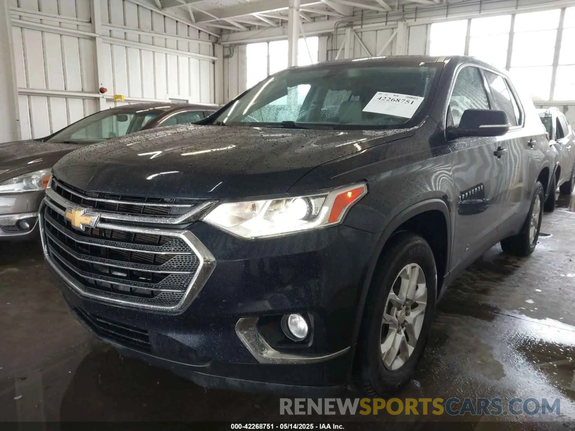 2 fotografías del automóvil dañado 1GNERGKW2LJ132057 CHEVROLET TRAVERSE 2020
