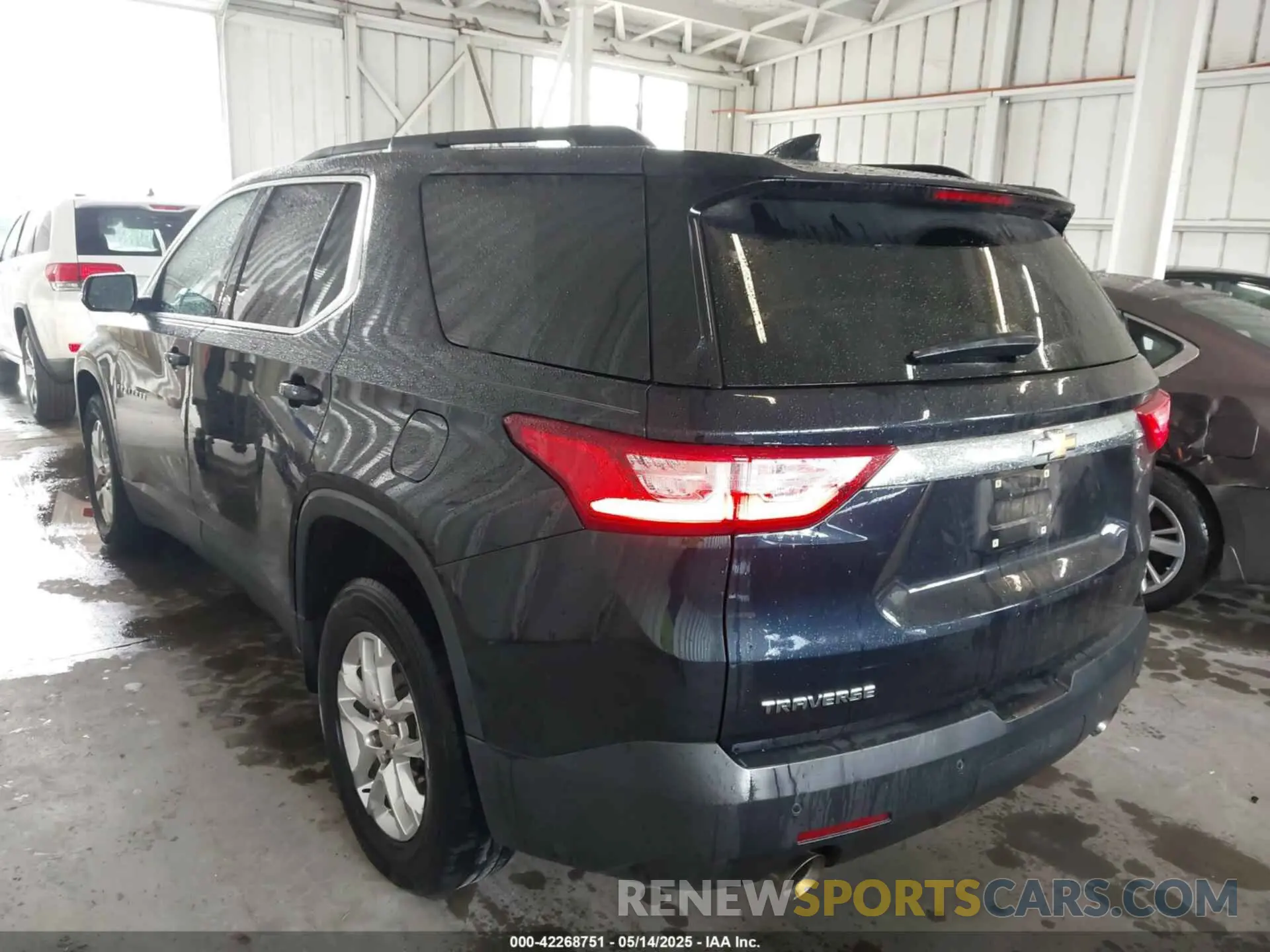 3 fotografías del automóvil dañado 1GNERGKW2LJ132057 CHEVROLET TRAVERSE 2020