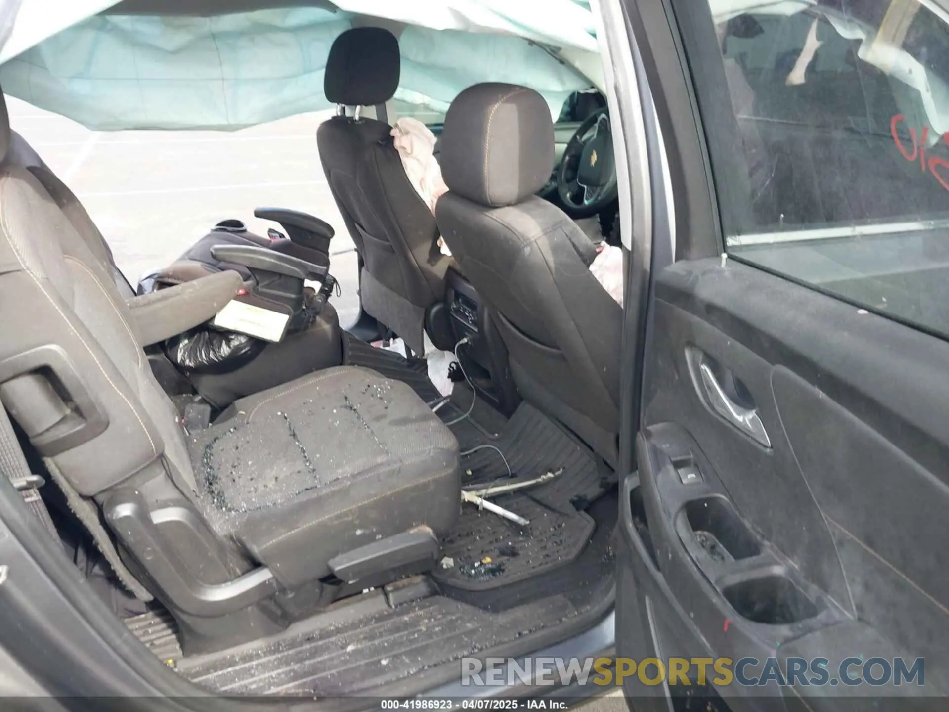 8 fotografías del automóvil dañado 1GNERGKW2LJ240355 CHEVROLET TRAVERSE 2020