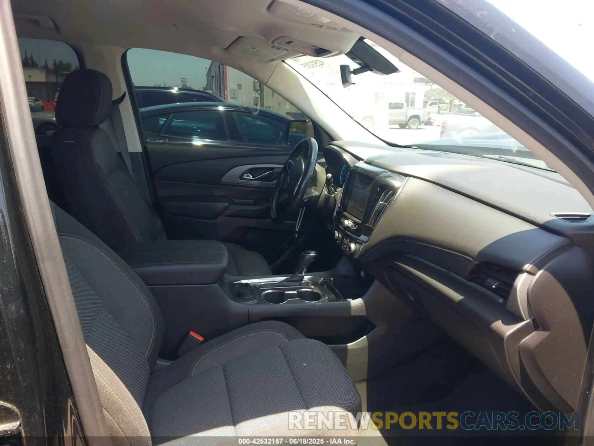 5 fotografías del automóvil dañado 1GNERGKW3LJ236573 CHEVROLET TRAVERSE 2020