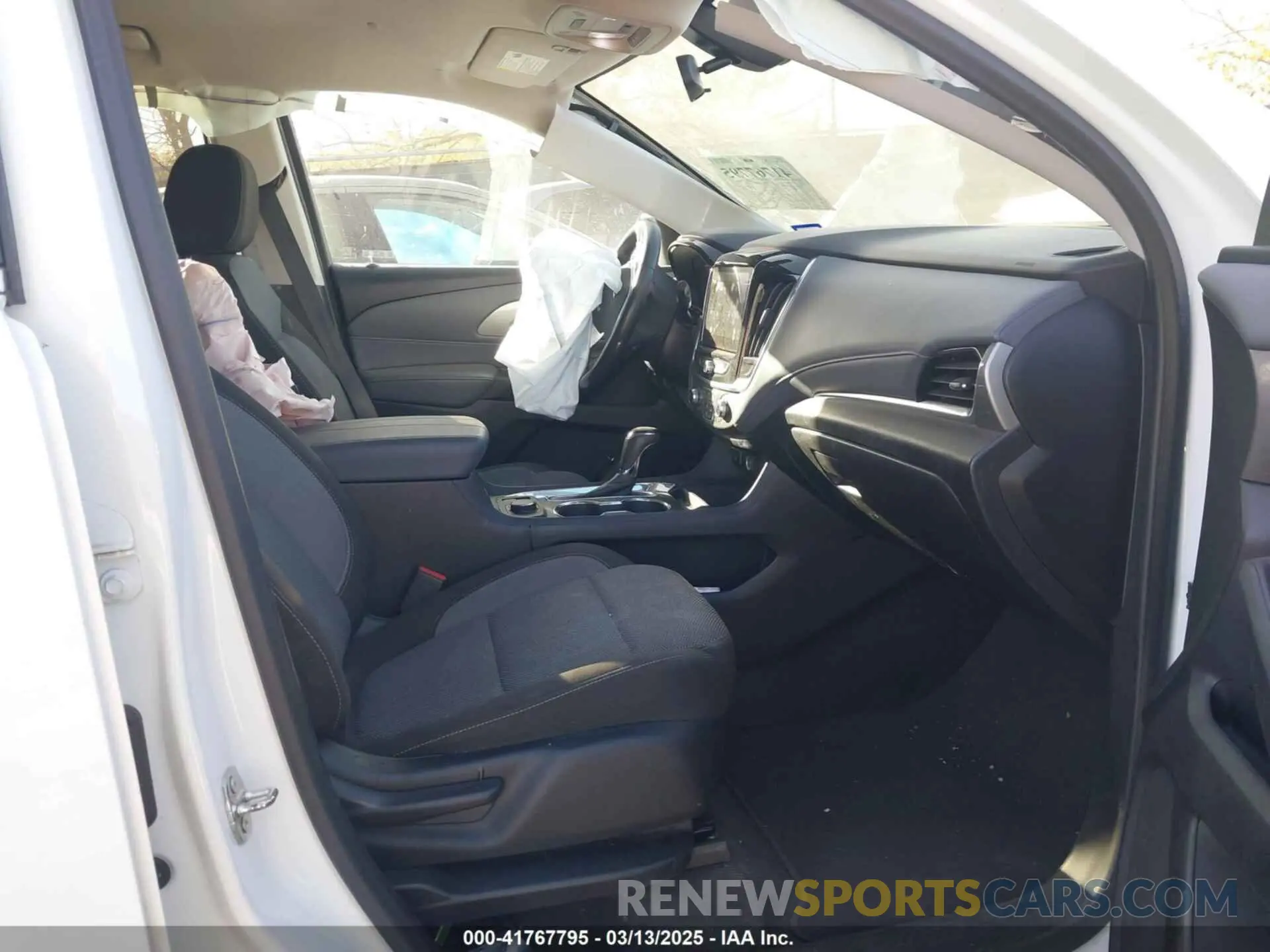 5 fotografías del automóvil dañado 1GNERGKW4LJ246870 CHEVROLET TRAVERSE 2020