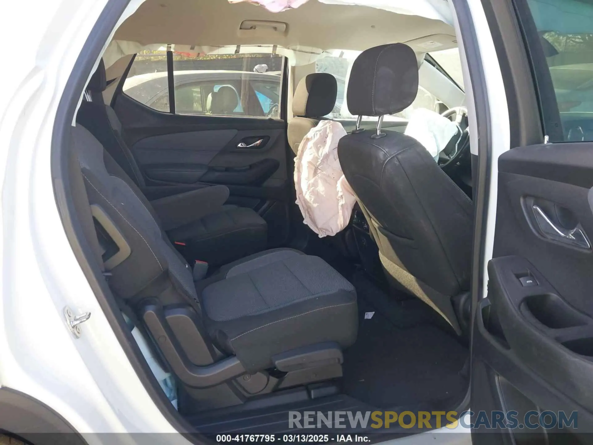 8 fotografías del automóvil dañado 1GNERGKW4LJ246870 CHEVROLET TRAVERSE 2020