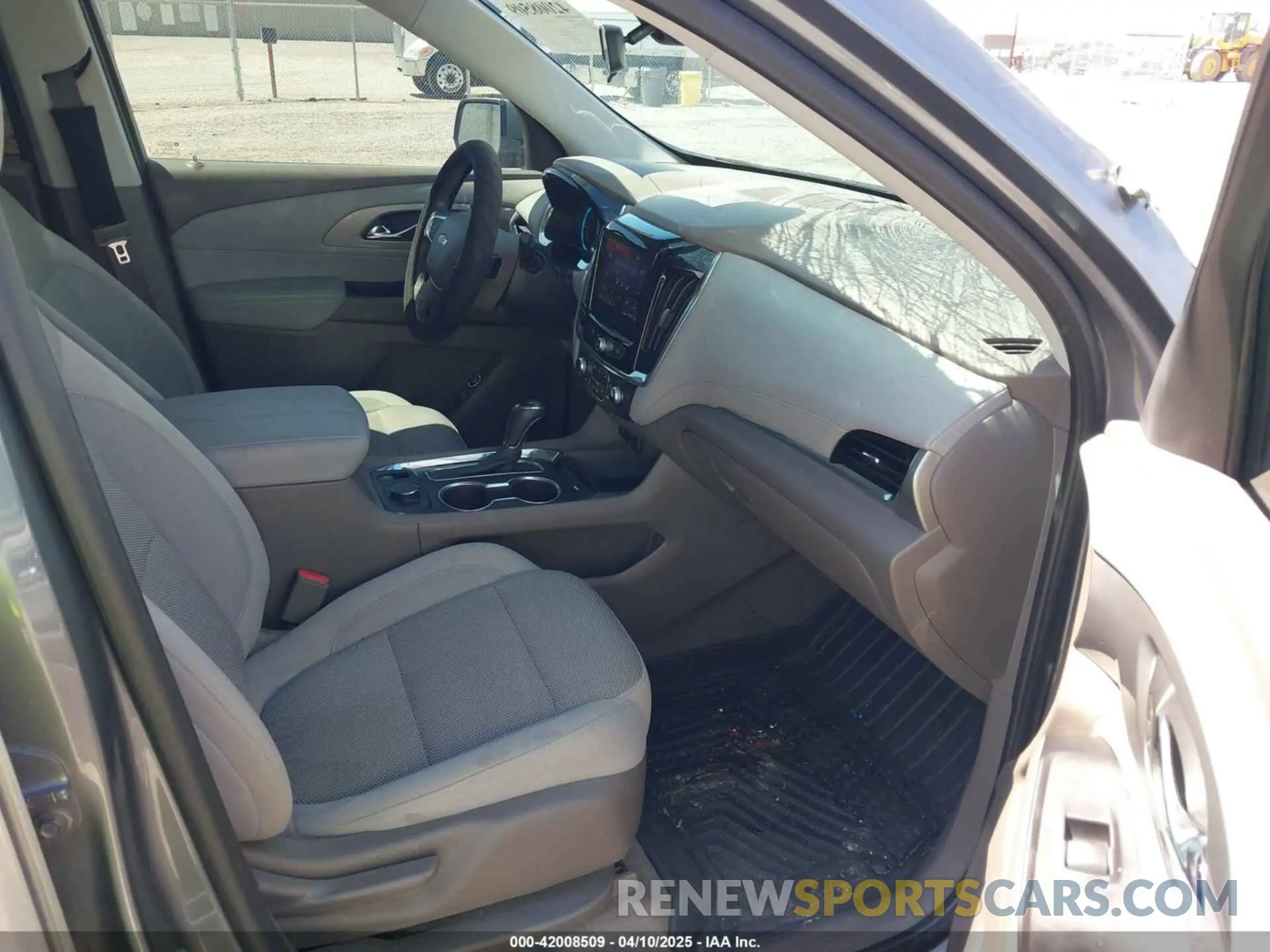 5 fotografías del automóvil dañado 1GNERGKW5LJ171774 CHEVROLET TRAVERSE 2020