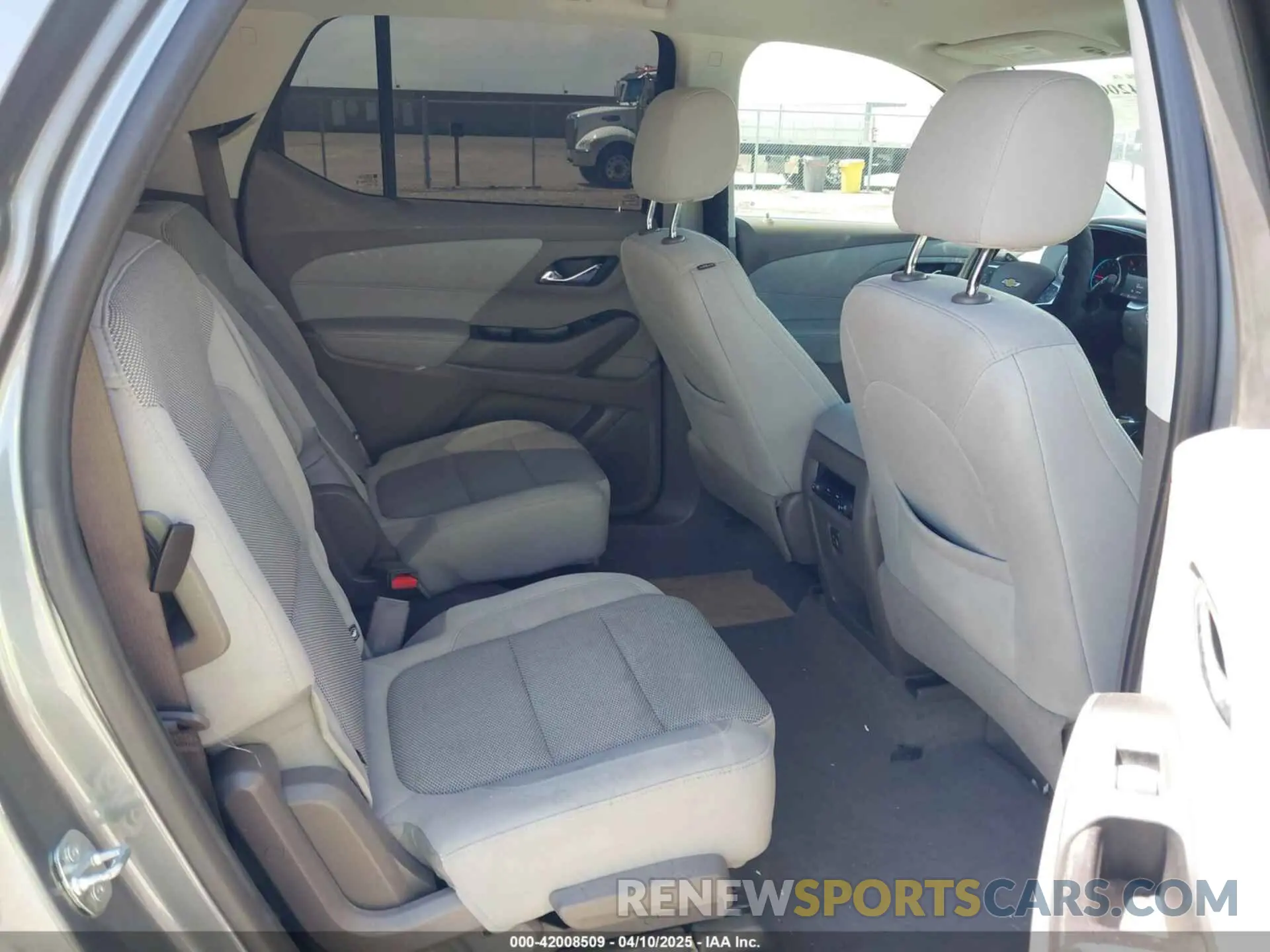 8 fotografías del automóvil dañado 1GNERGKW5LJ171774 CHEVROLET TRAVERSE 2020