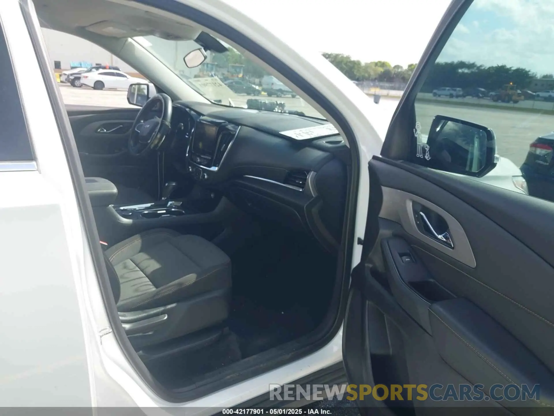 5 fotografías del automóvil dañado 1GNERGKW5LJ240737 CHEVROLET TRAVERSE 2020