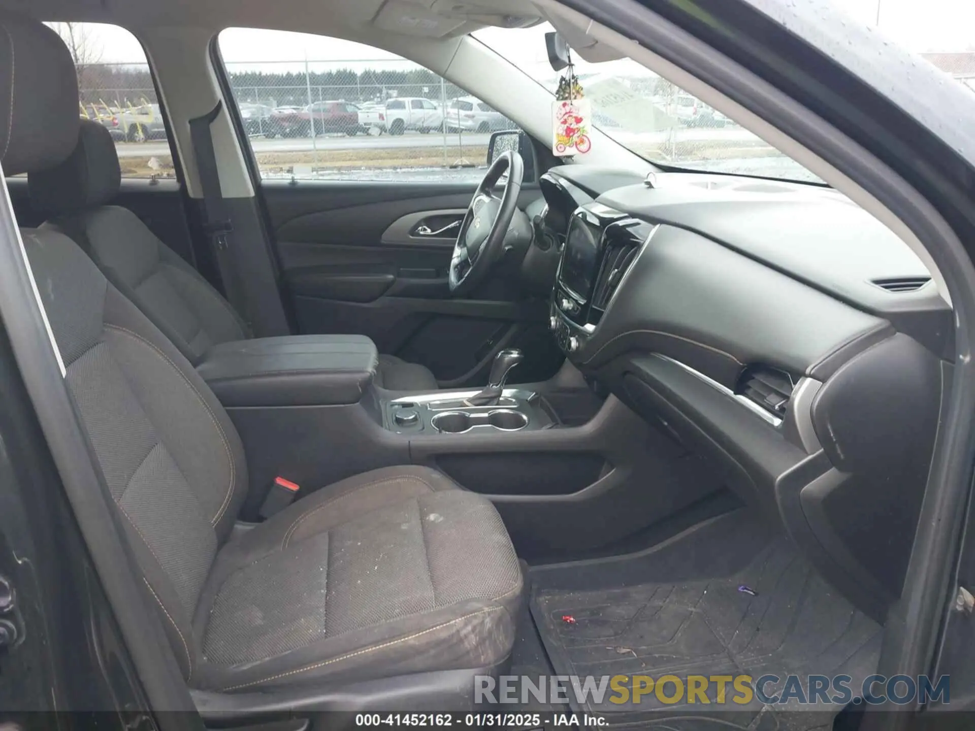 5 fotografías del automóvil dañado 1GNERGKW6LJ206080 CHEVROLET TRAVERSE 2020