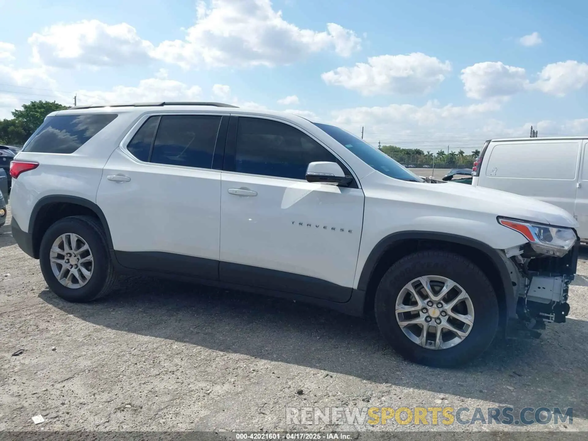 14 fotografías del automóvil dañado 1GNERGKW9LJ248386 CHEVROLET TRAVERSE 2020