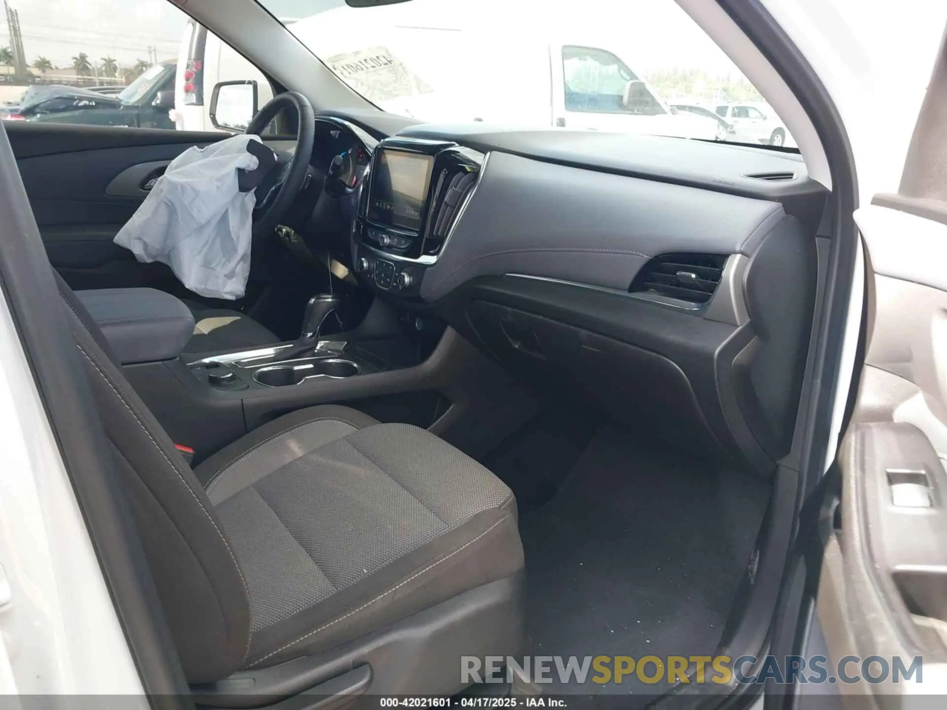 5 fotografías del automóvil dañado 1GNERGKW9LJ248386 CHEVROLET TRAVERSE 2020