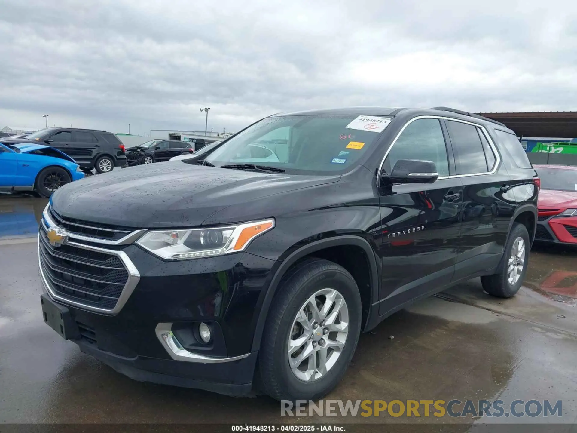 2 fotografías del automóvil dañado 1GNERGKW9LJ300910 CHEVROLET TRAVERSE 2020