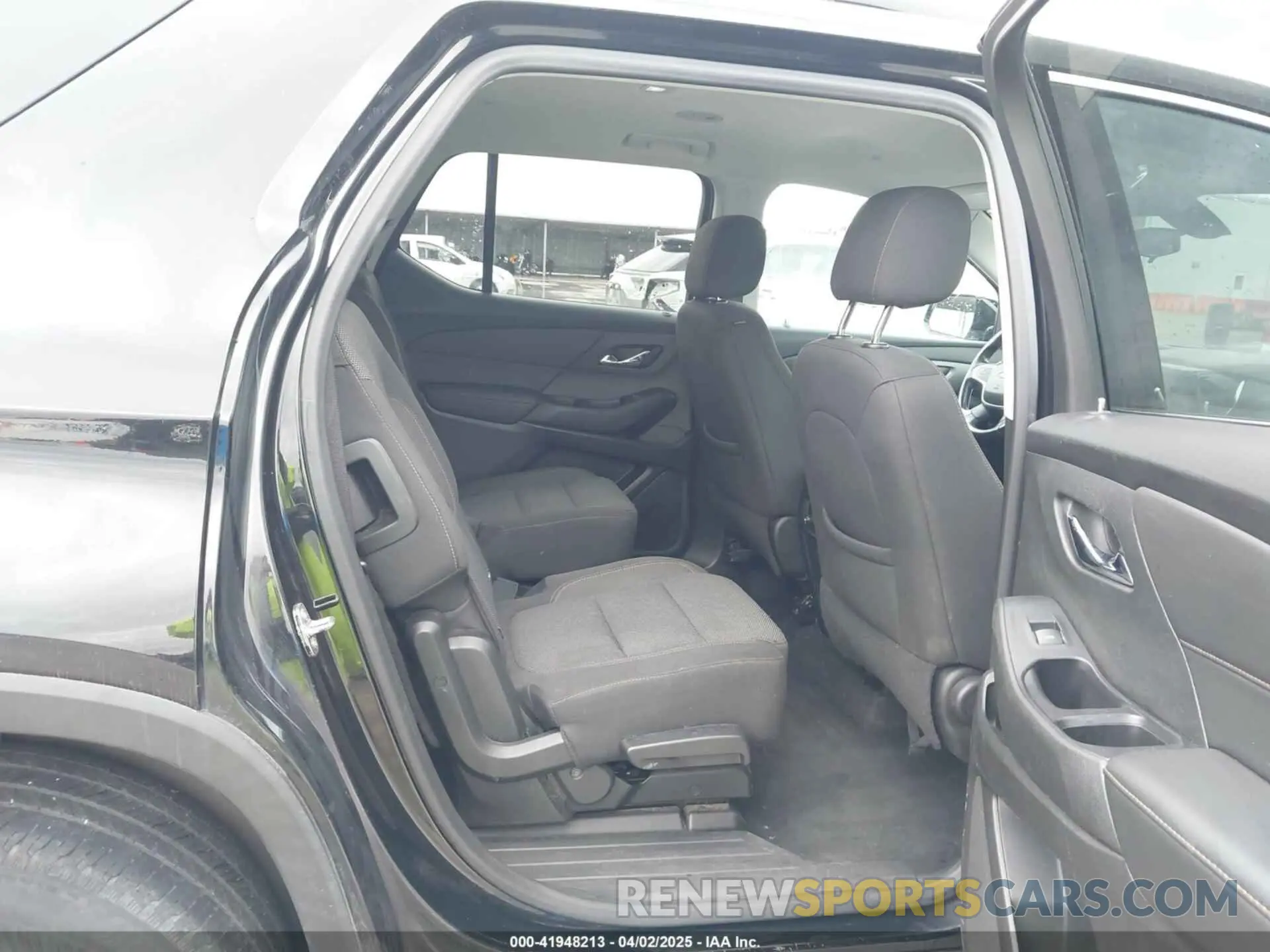 8 fotografías del automóvil dañado 1GNERGKW9LJ300910 CHEVROLET TRAVERSE 2020