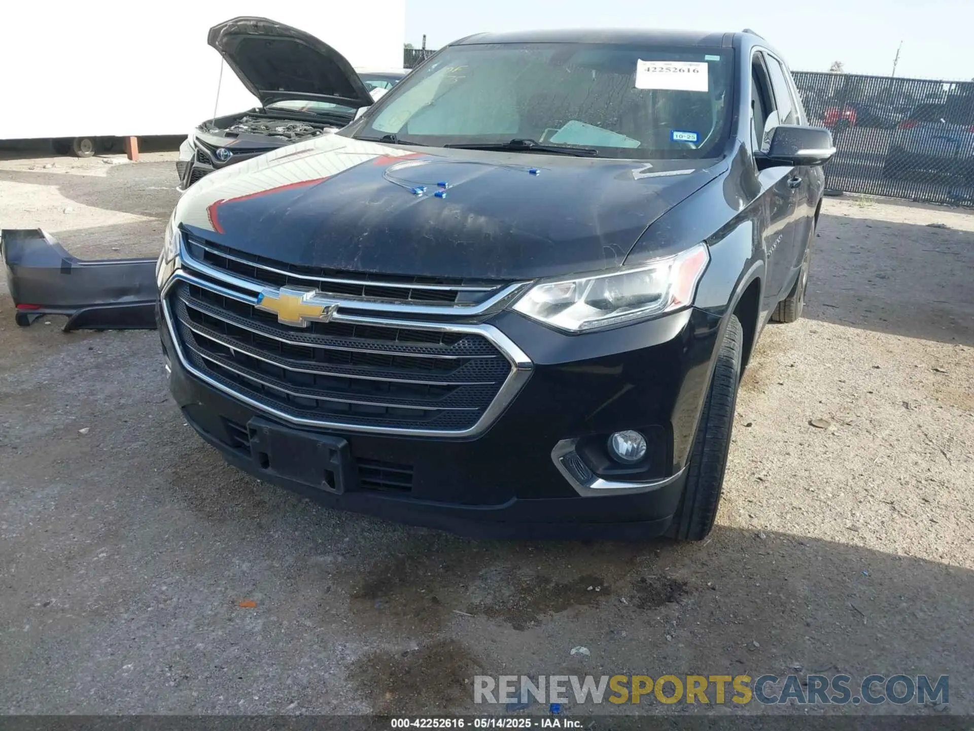 2 fotografías del automóvil dañado 1GNERHKW0LJ125677 CHEVROLET TRAVERSE 2020