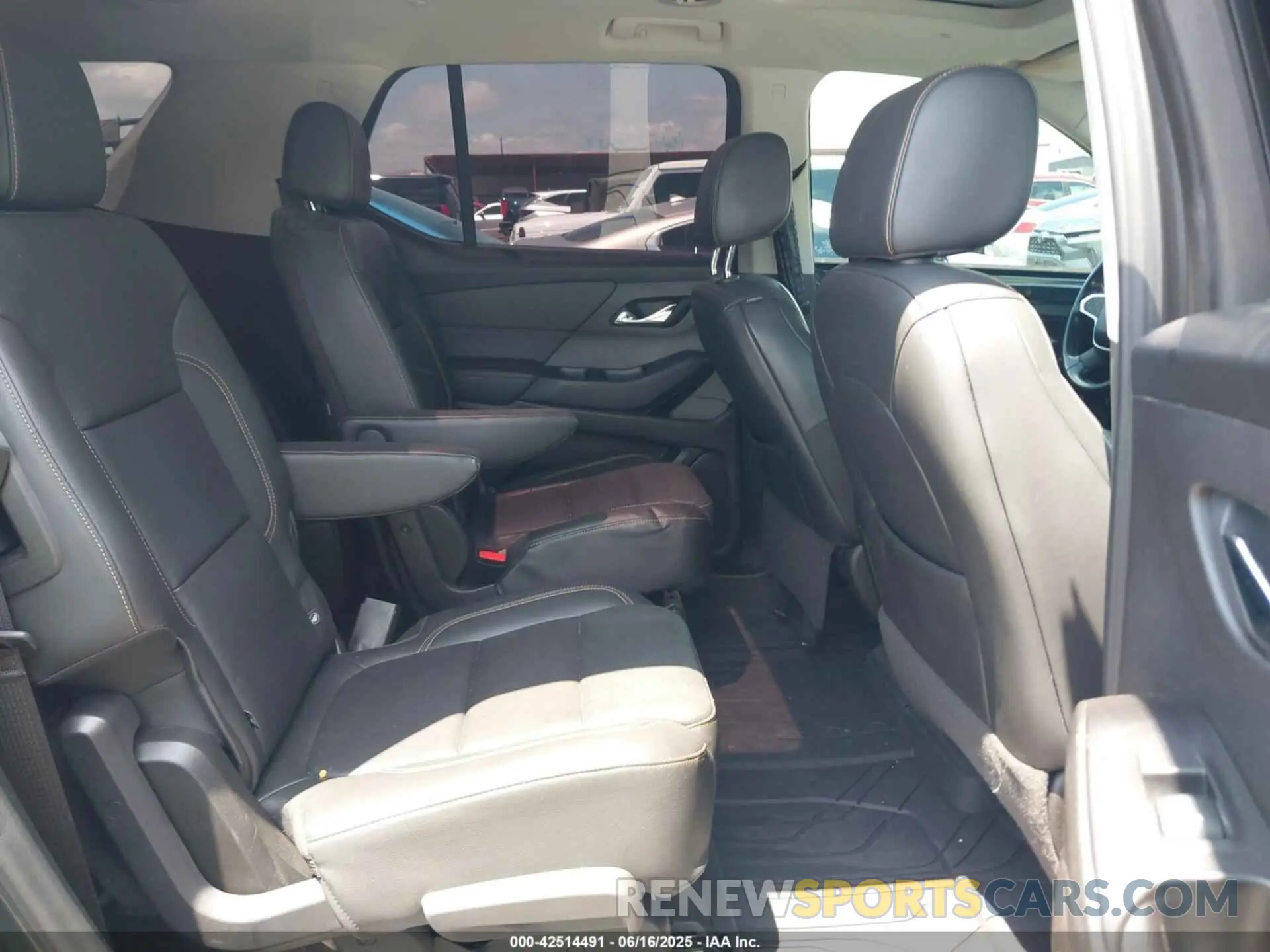 8 fotografías del automóvil dañado 1GNERHKW2LJ108489 CHEVROLET TRAVERSE 2020