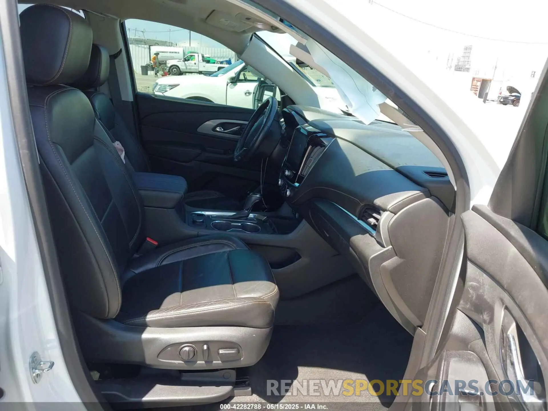 5 fotografías del automóvil dañado 1GNERHKW4LJ219609 CHEVROLET TRAVERSE 2020