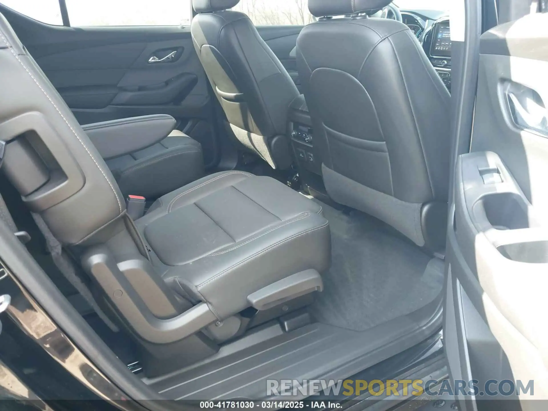 8 fotografías del automóvil dañado 1GNERHKW7LJ323401 CHEVROLET TRAVERSE 2020