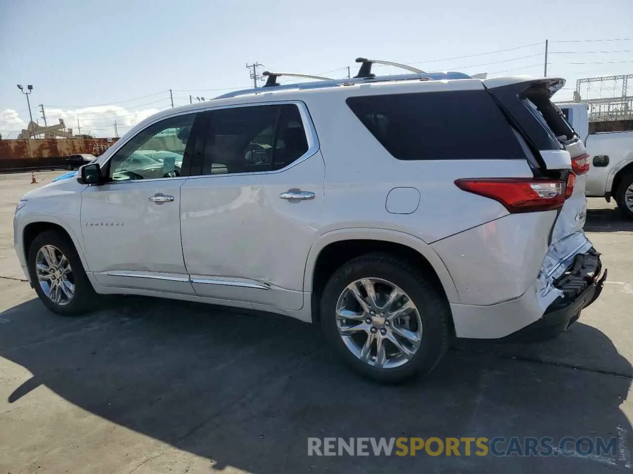 2 fotografías del automóvil dañado 1GNERNKW2LJ222572 CHEVROLET TRAVERSE 2020