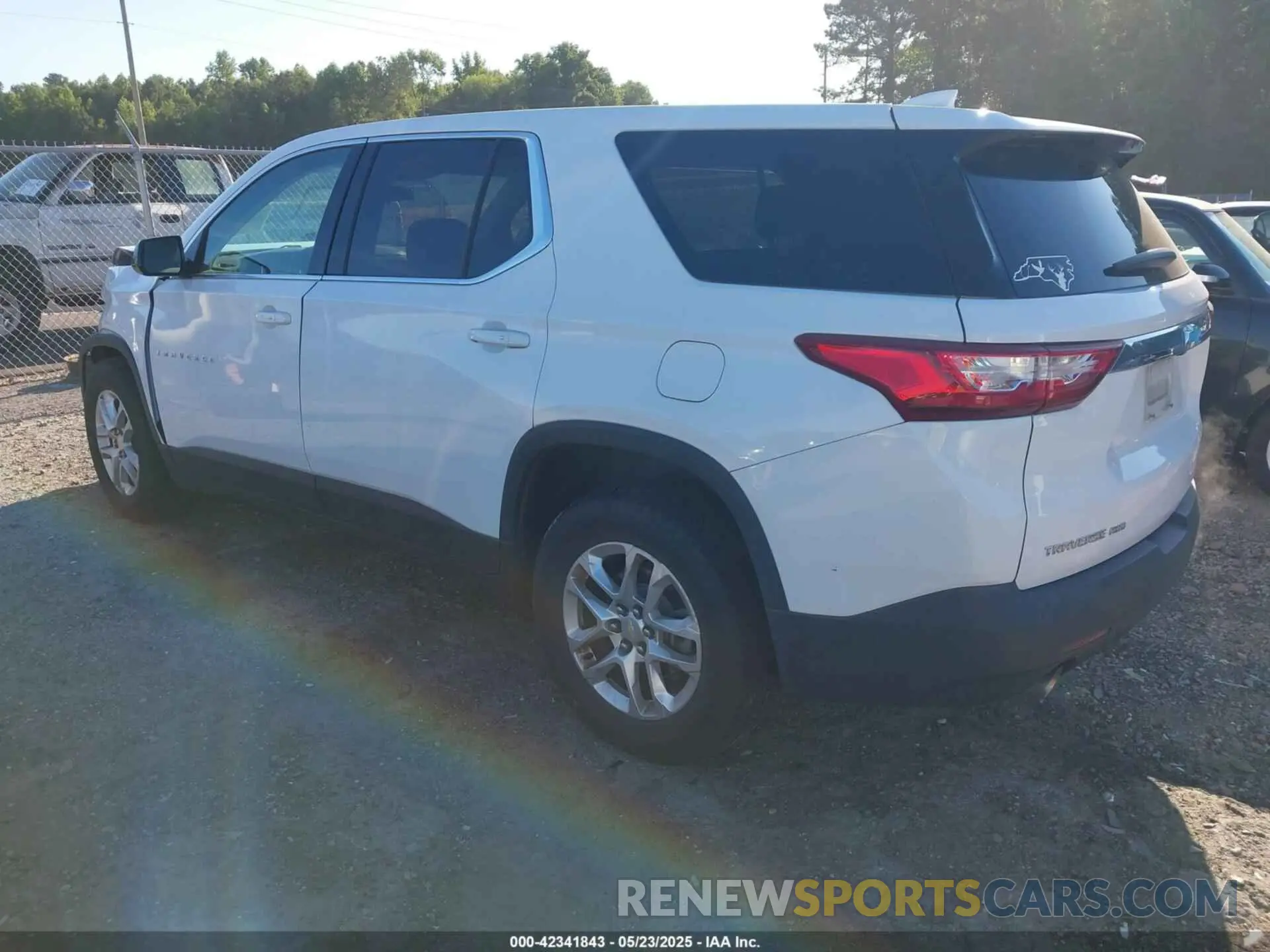 3 fotografías del automóvil dañado 1GNEVFKW0LJ191534 CHEVROLET TRAVERSE 2020
