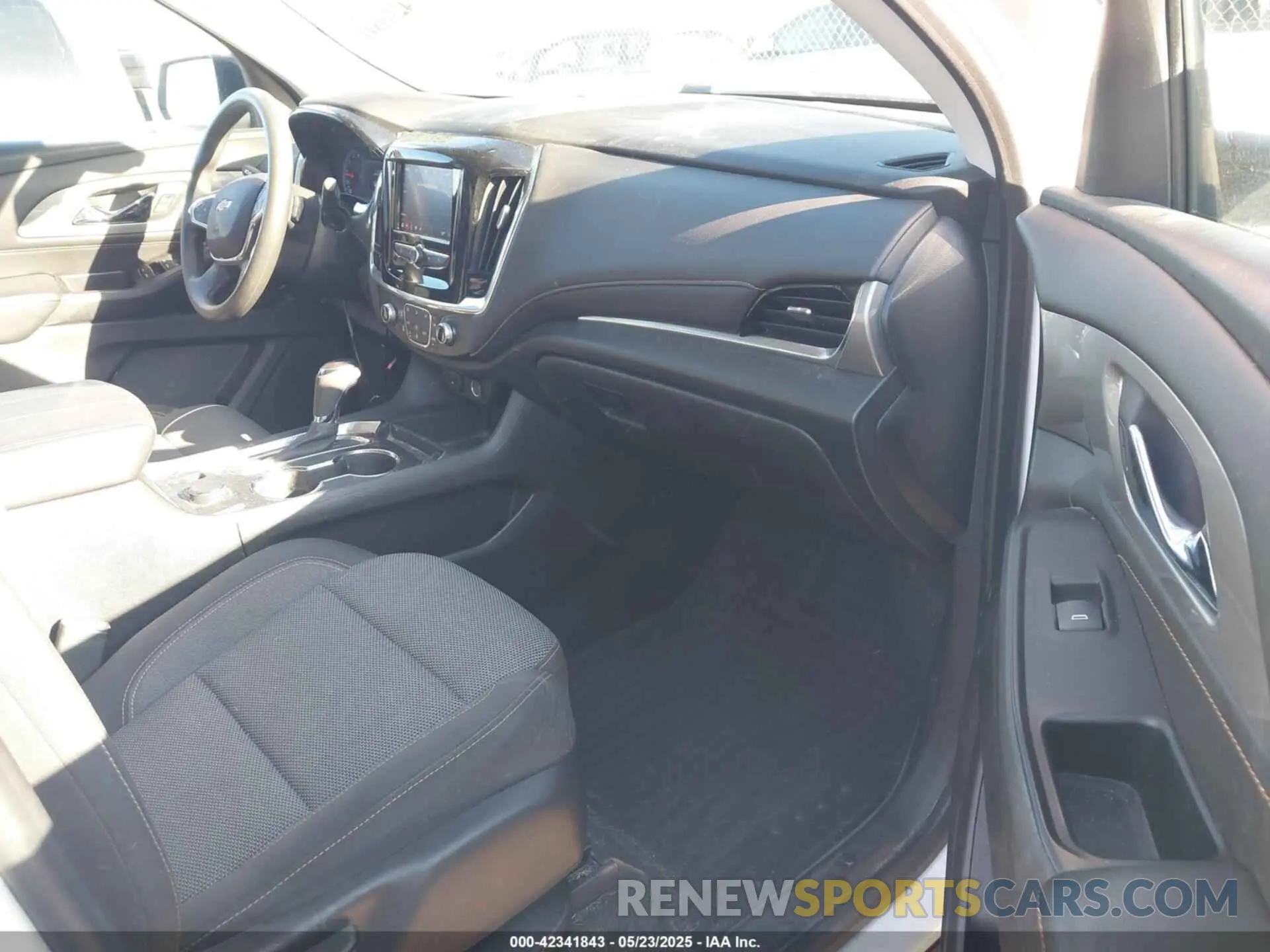 5 fotografías del automóvil dañado 1GNEVFKW0LJ191534 CHEVROLET TRAVERSE 2020